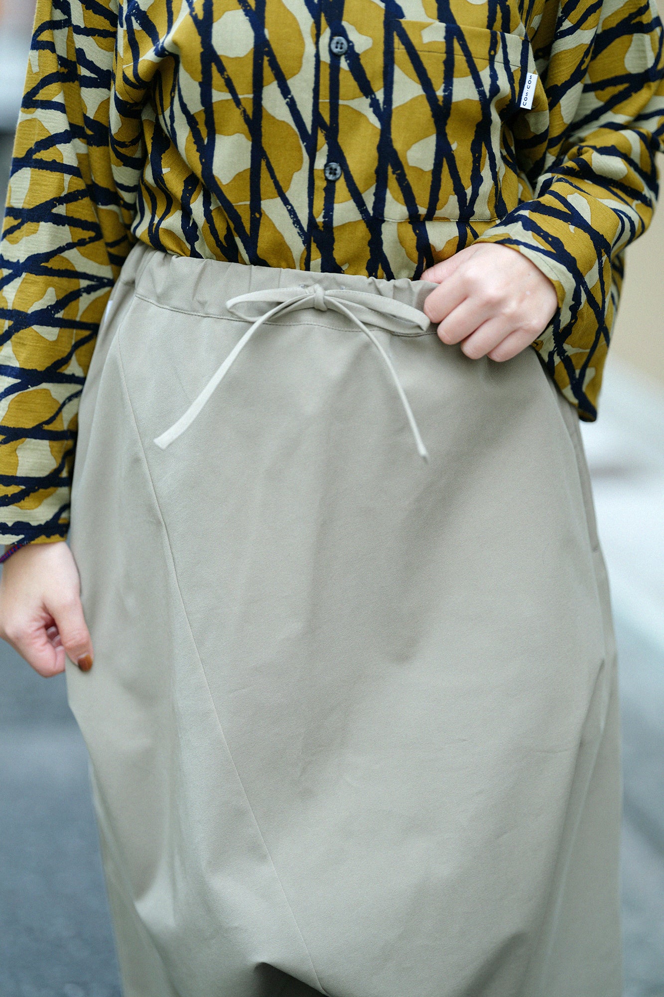 伸（しん） 綾織（あやおり）   富士（ふじ）／空五倍子色（うつふしいろ）