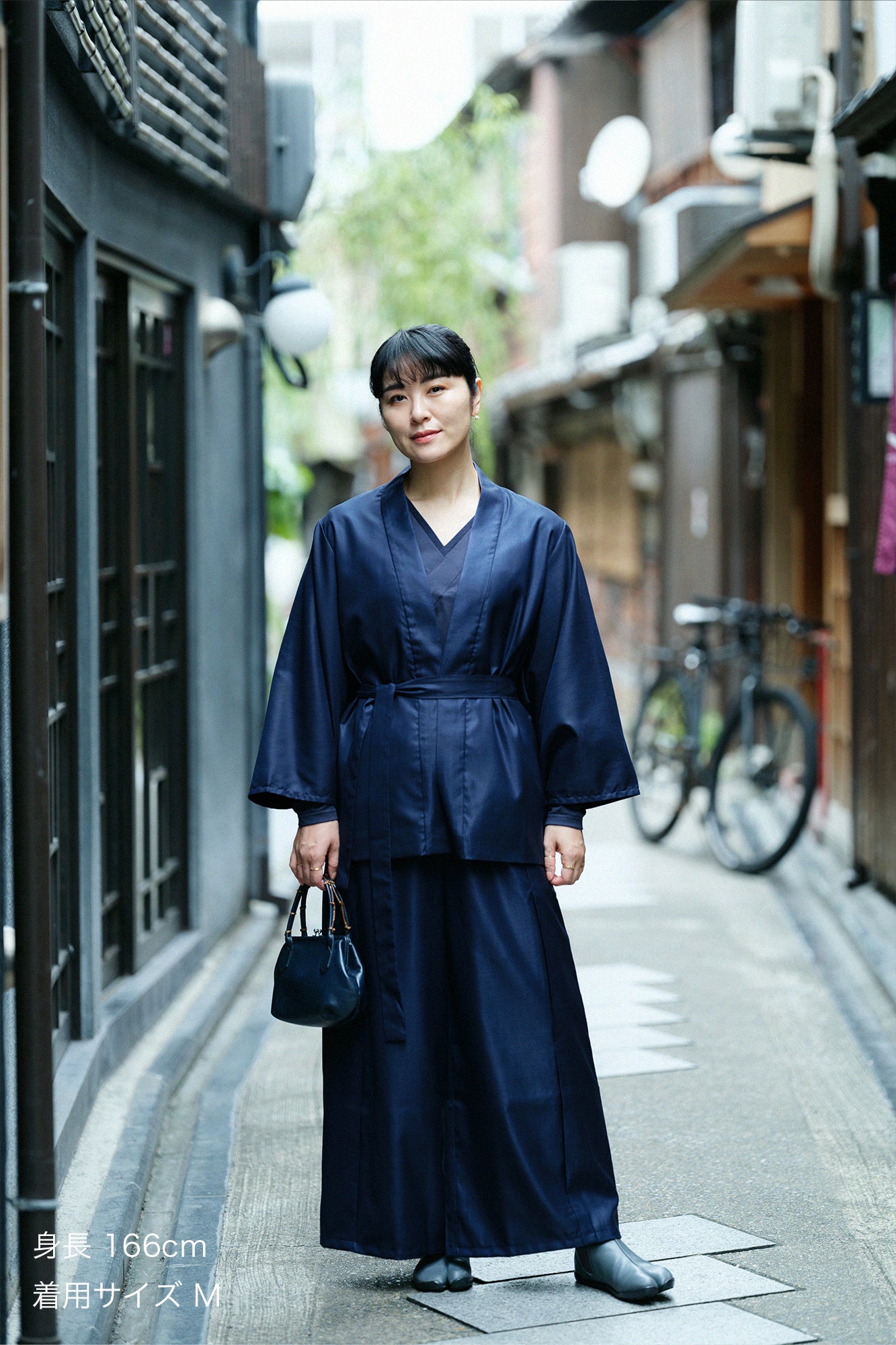 シルクウール 格子織（こうしおり） 一ノ襞（いちのひだ） 広形（ひろなり）もんぺ／濃紺（のうこん）