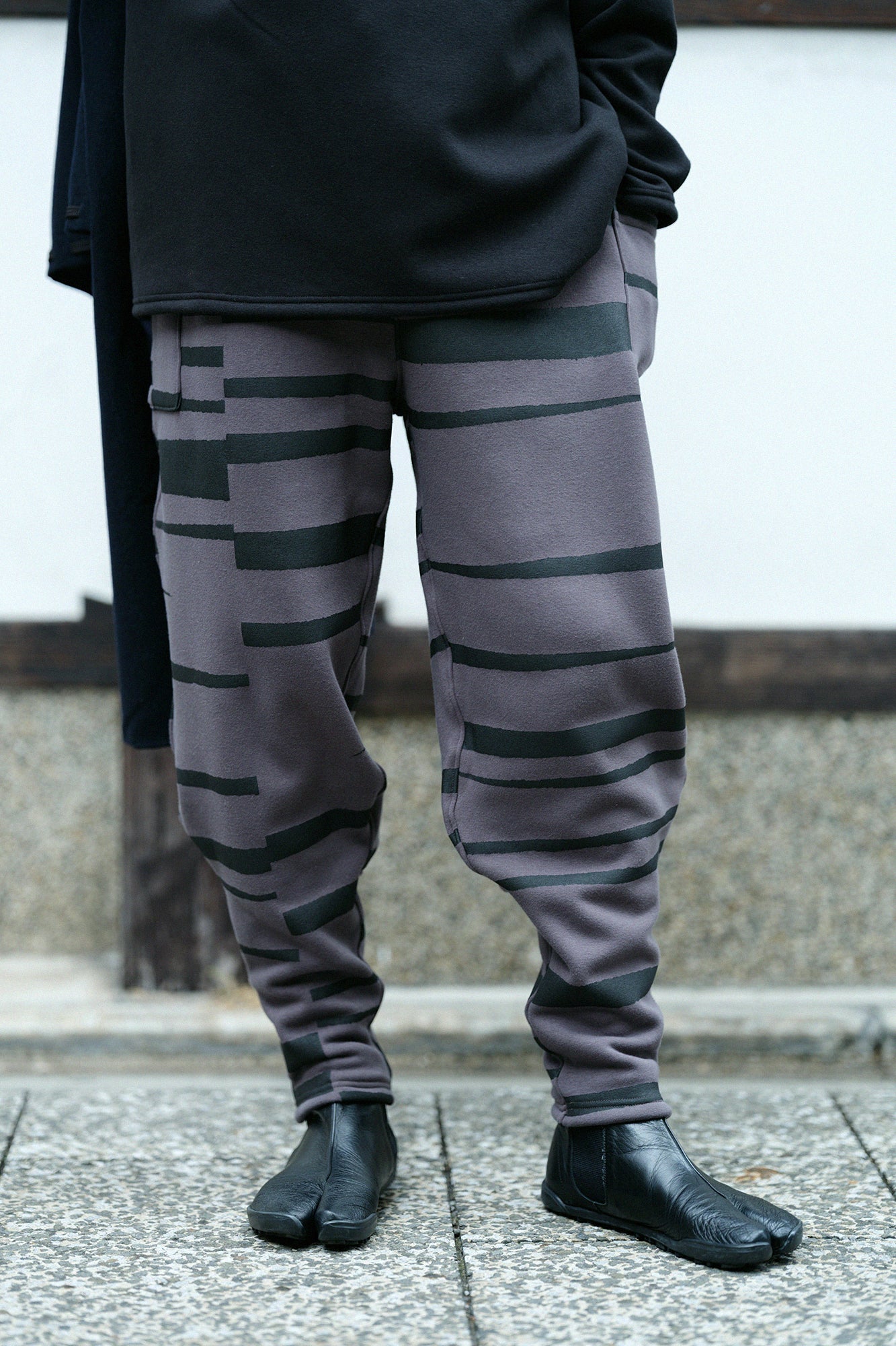 裏ボア 阿弥（あみ） 裁付（たっつけ）えんゆう穿き／霞（かすみ） 藤煤竹（ふじすすたけ）