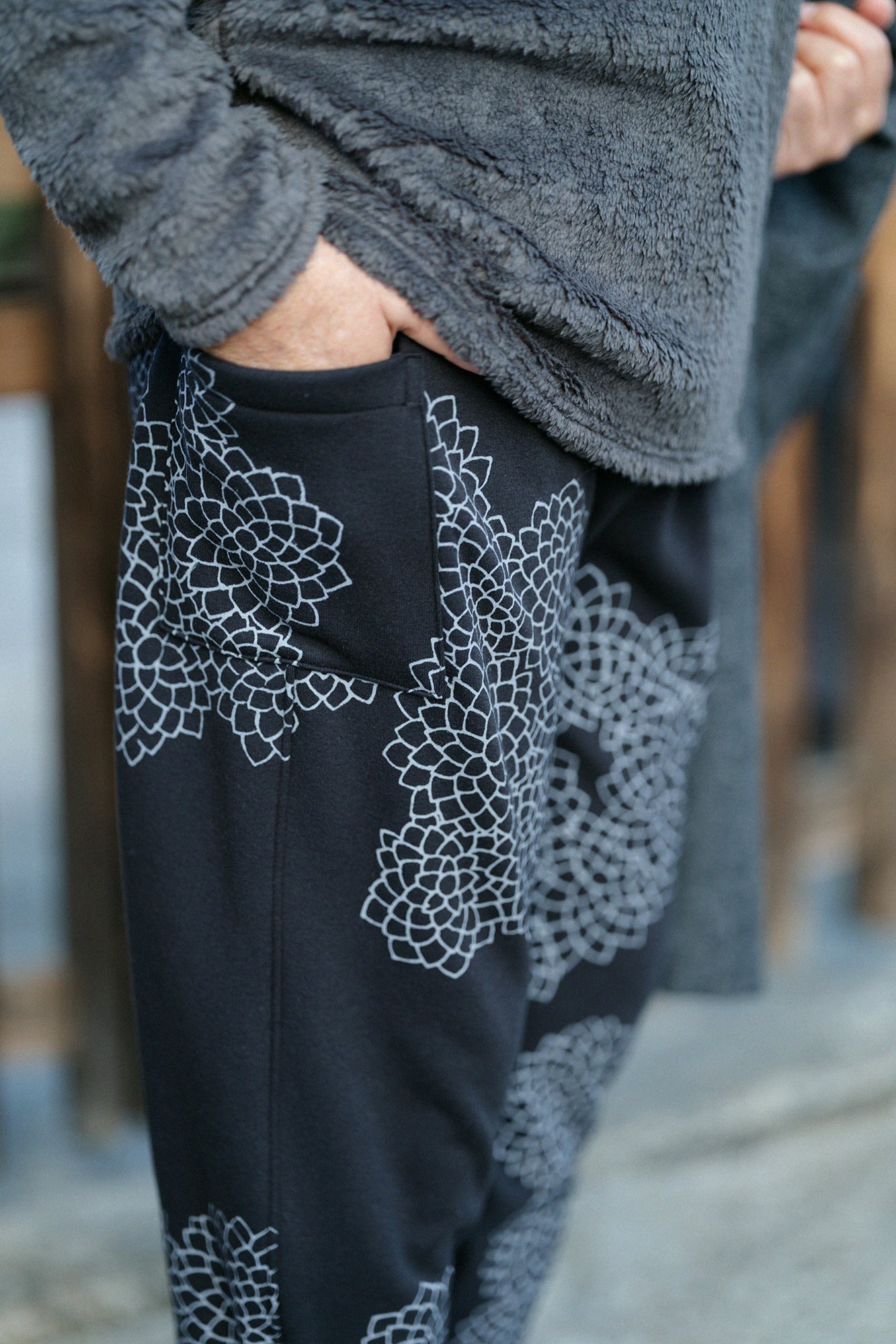 Boa Lining Knit Harem Pants / Chrysanthemum in Clouds Black