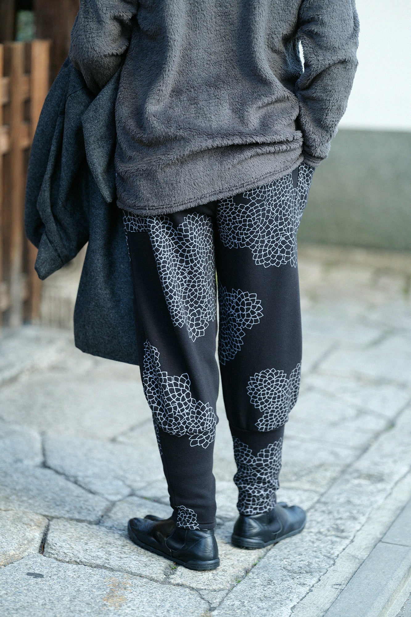 Boa Lining Knit Harem Pants / Chrysanthemum in Clouds Black