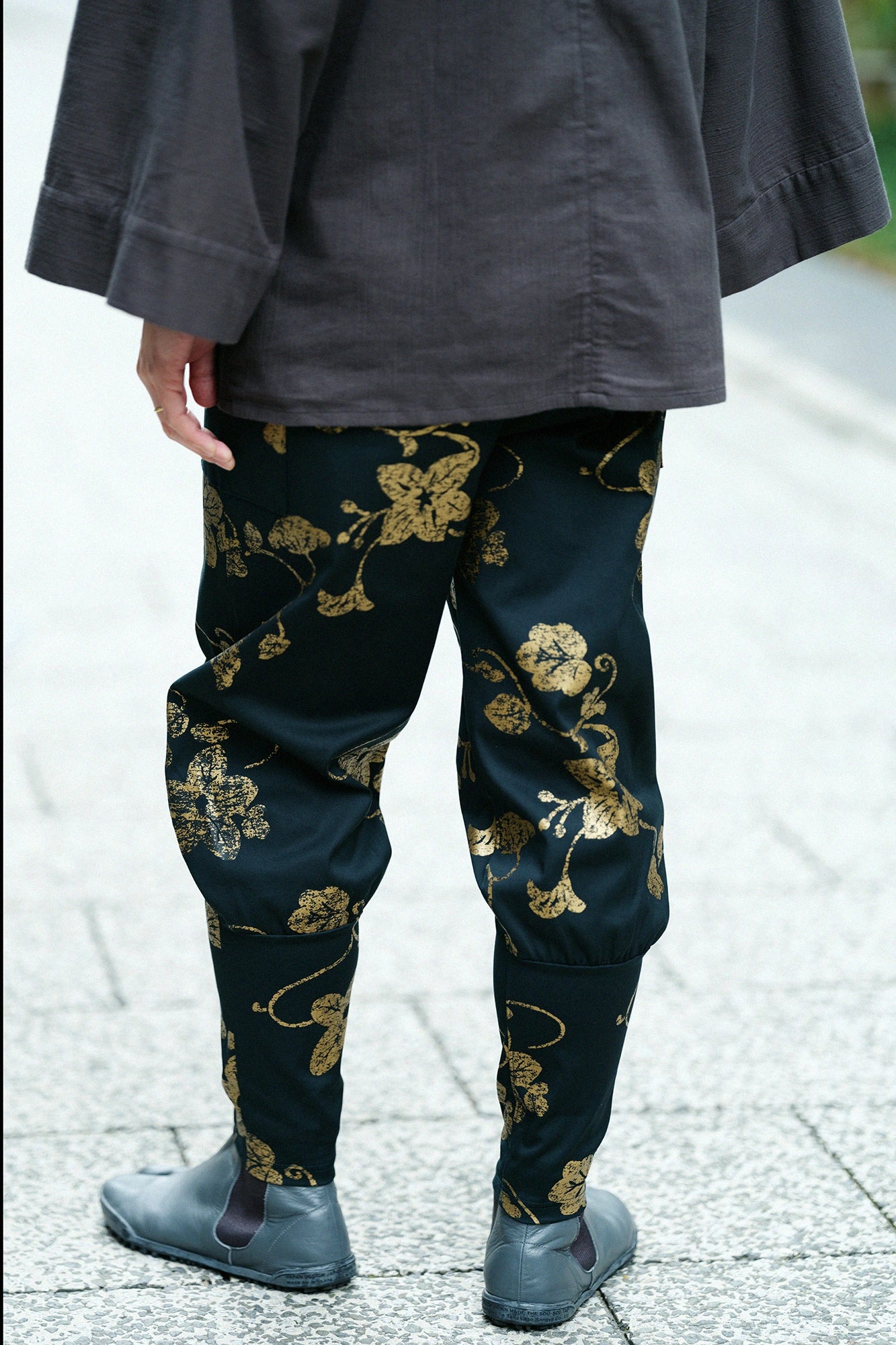 Shin (étirement) Ayaori (tissage de motifs) Tattuke (ourlet cousu) Enyū (vêtement traditionnel) / Uruwashi (élégance) Sabi (patine) Shinryoku-iro (vert profond) 