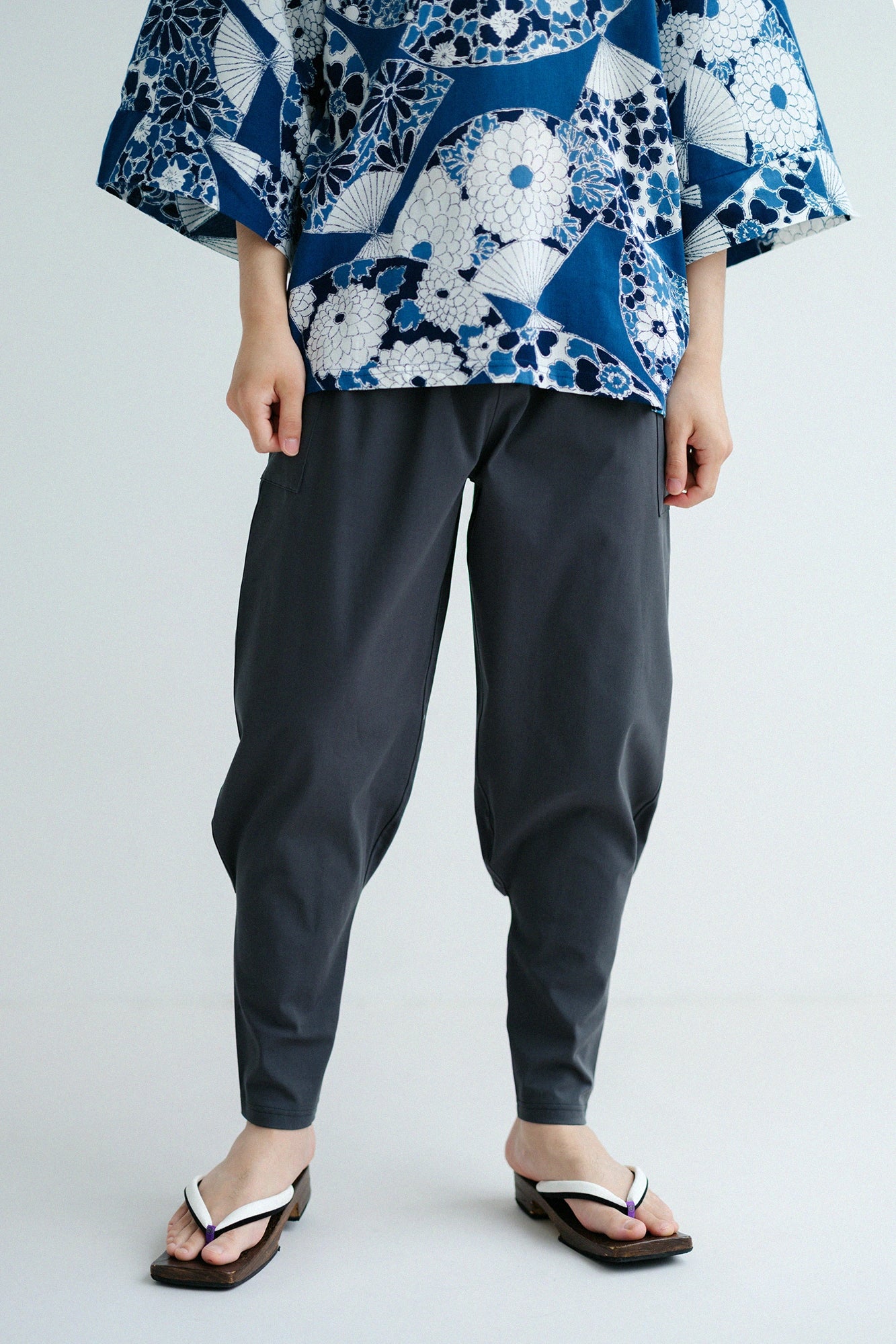 Shin Twill Weave Harem Pants／Black Oak Color