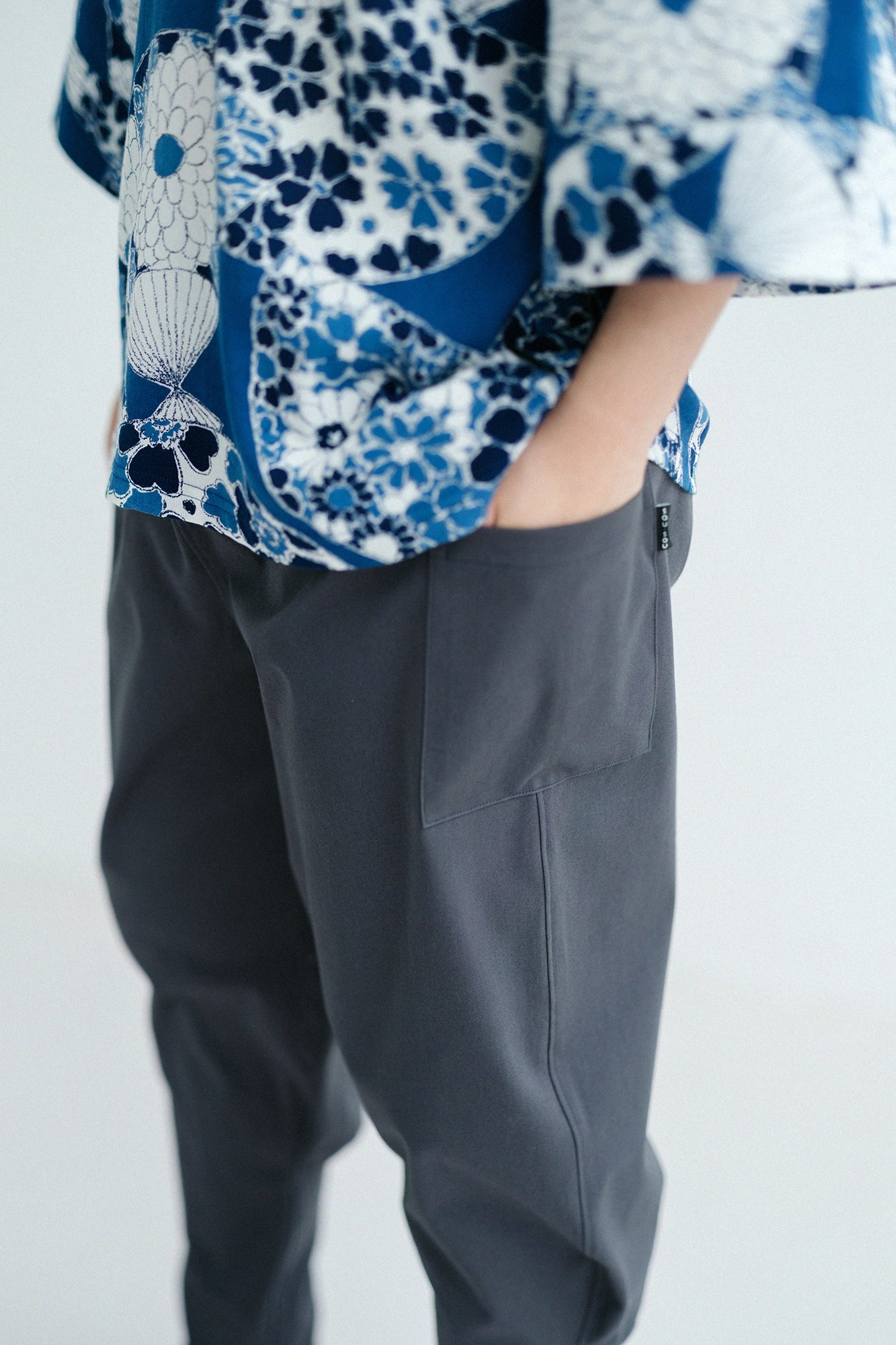 Shin Twill Weave Harem Pants／Black Oak Color