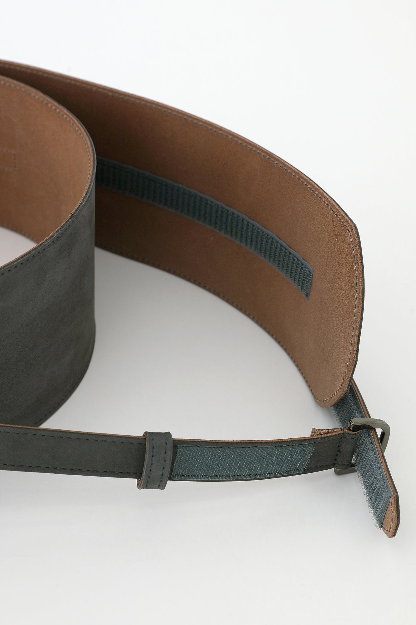 ヌバック 革帯 （かくたい）／鉛色（なまりいろ）