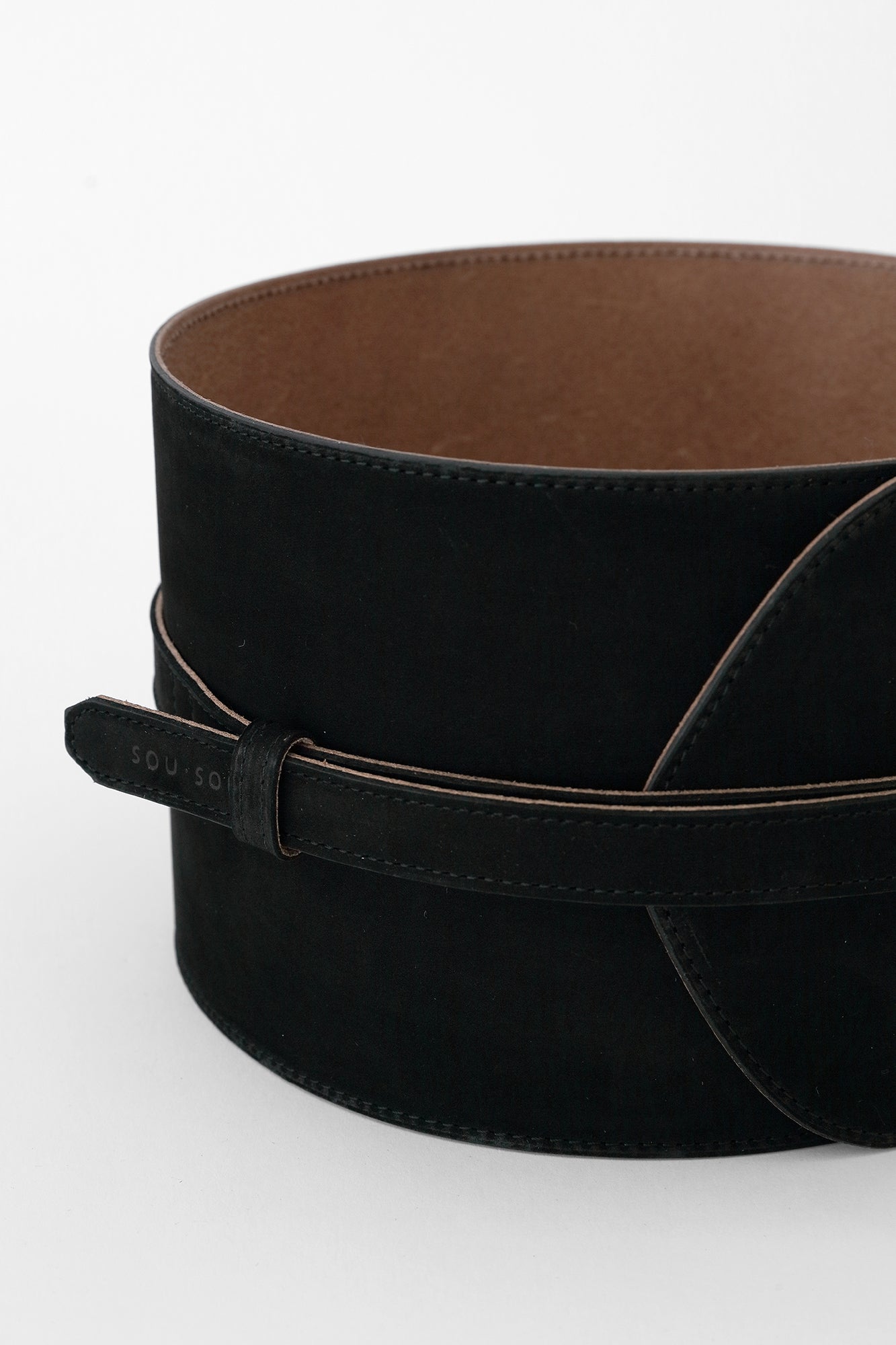 ヌバック 革帯（かくたい） おみな／濡羽色（ぬればいろ）