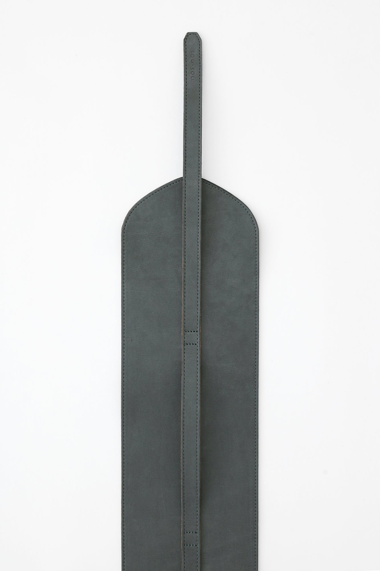 ヌバック 革帯（かくたい） おみな／鉛色（なまりいろ）