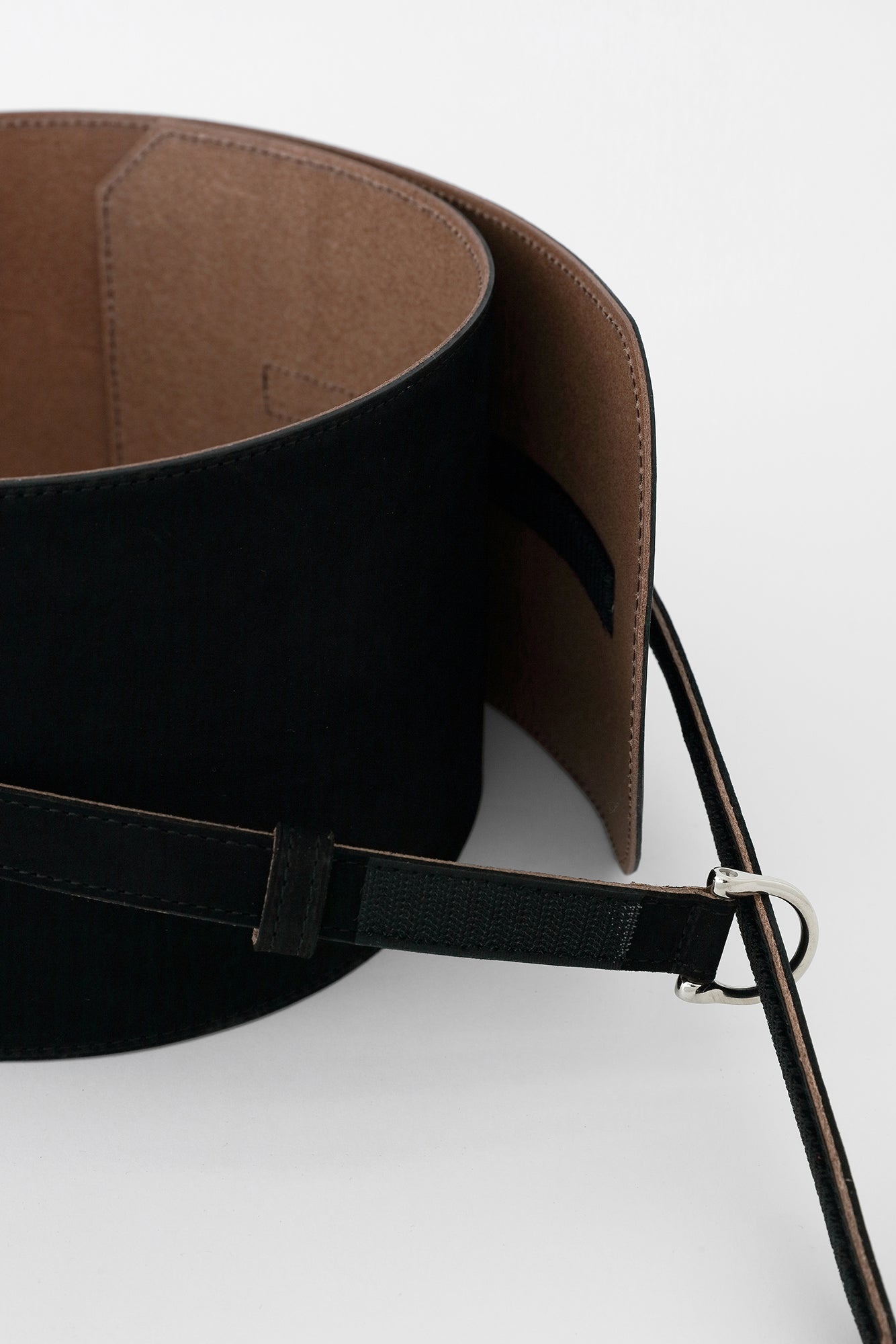 ヌバック 革帯（かくたい） おみな 長尺（ちょうじゃく）／濡羽色（ぬればいろ）