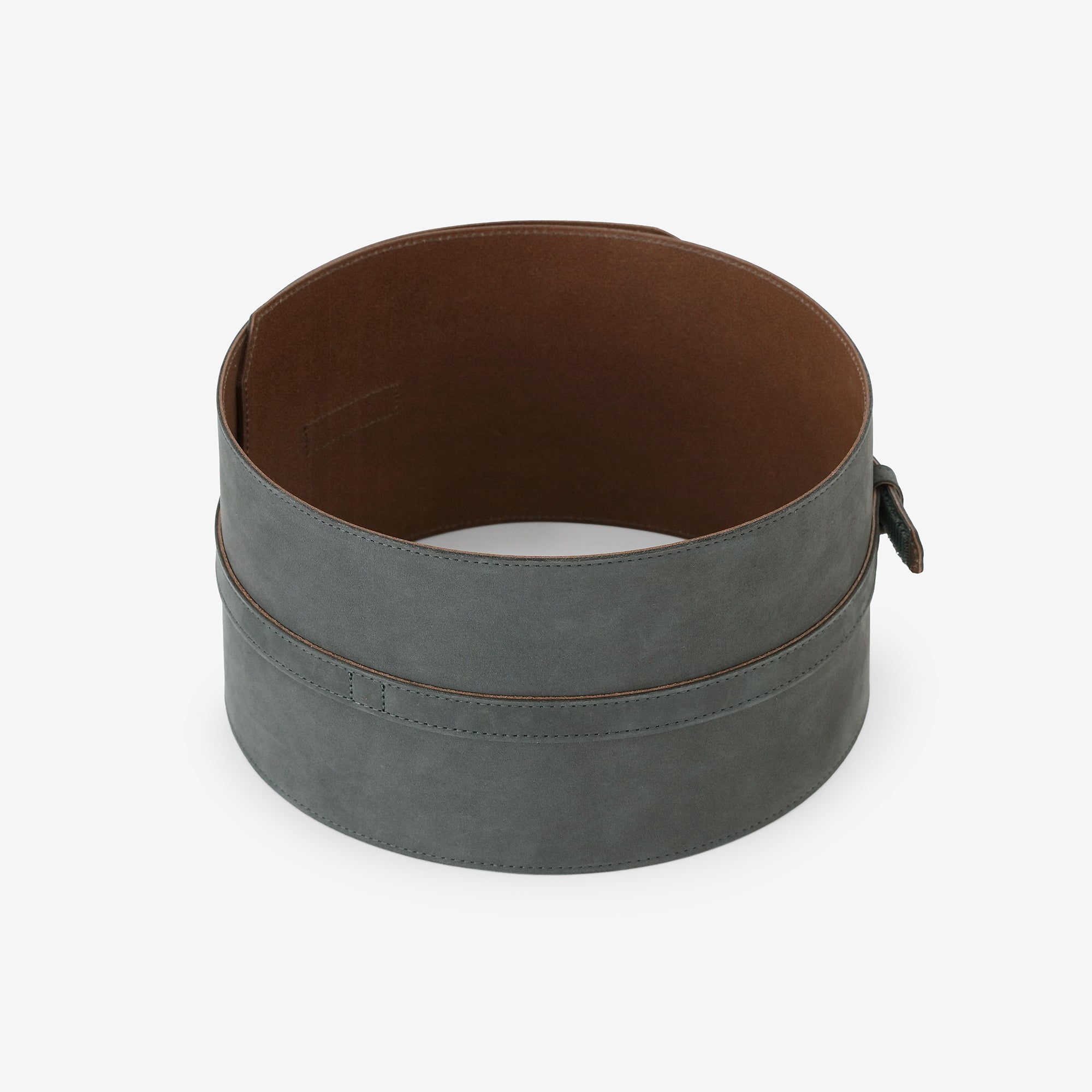 ヌバック 革帯（かくたい） おみな 長尺（ちょうじゃく）／鉛色（なまりいろ）