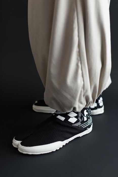 分趾拼接足袋鞋／紋樣遊戲×刺子繡 黑色2