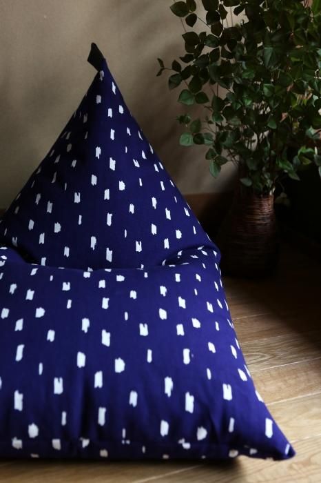 쿠션 좌식 의자／치기레구모 남색(쇼콘) x흰색【※도착까지 약 3주소요】