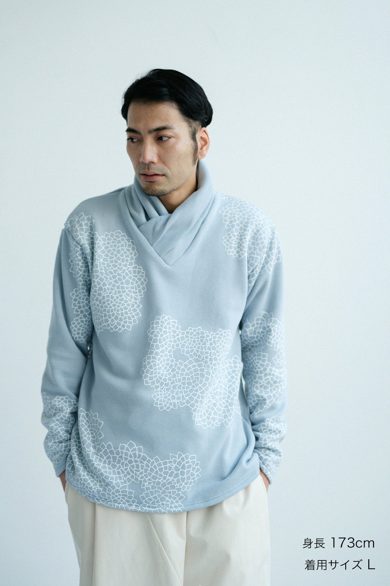 裏ボア 衿巻ジバン／雲間に菊（くもまにきく） 薄雲鼠（うすくもねず）