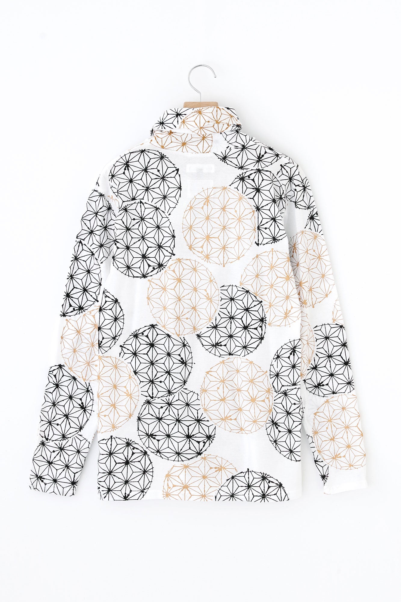 高領上衣／麻鞠