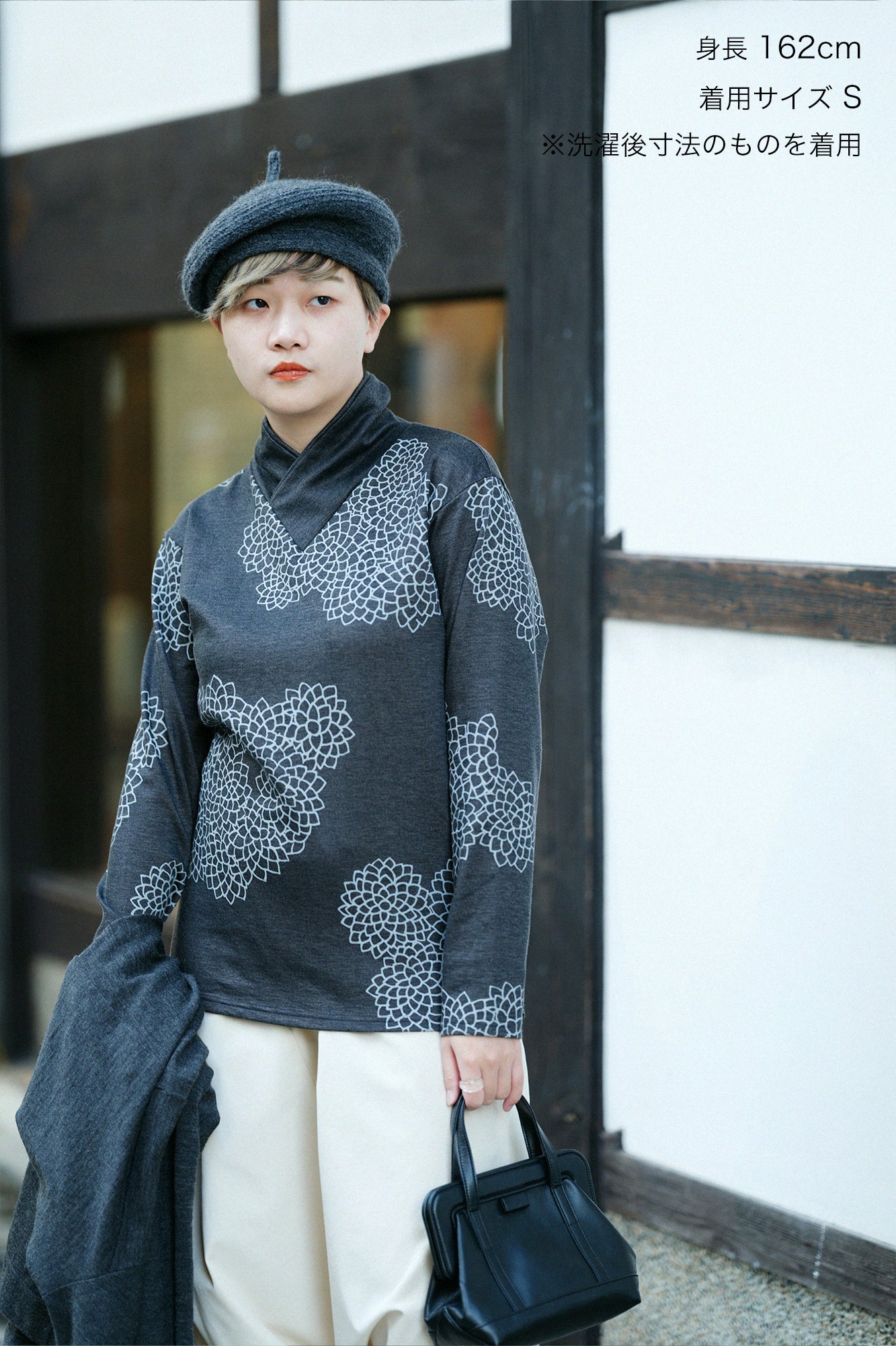 雙層 半衿秋聲 高領上衣／雲間菊 墨黒色