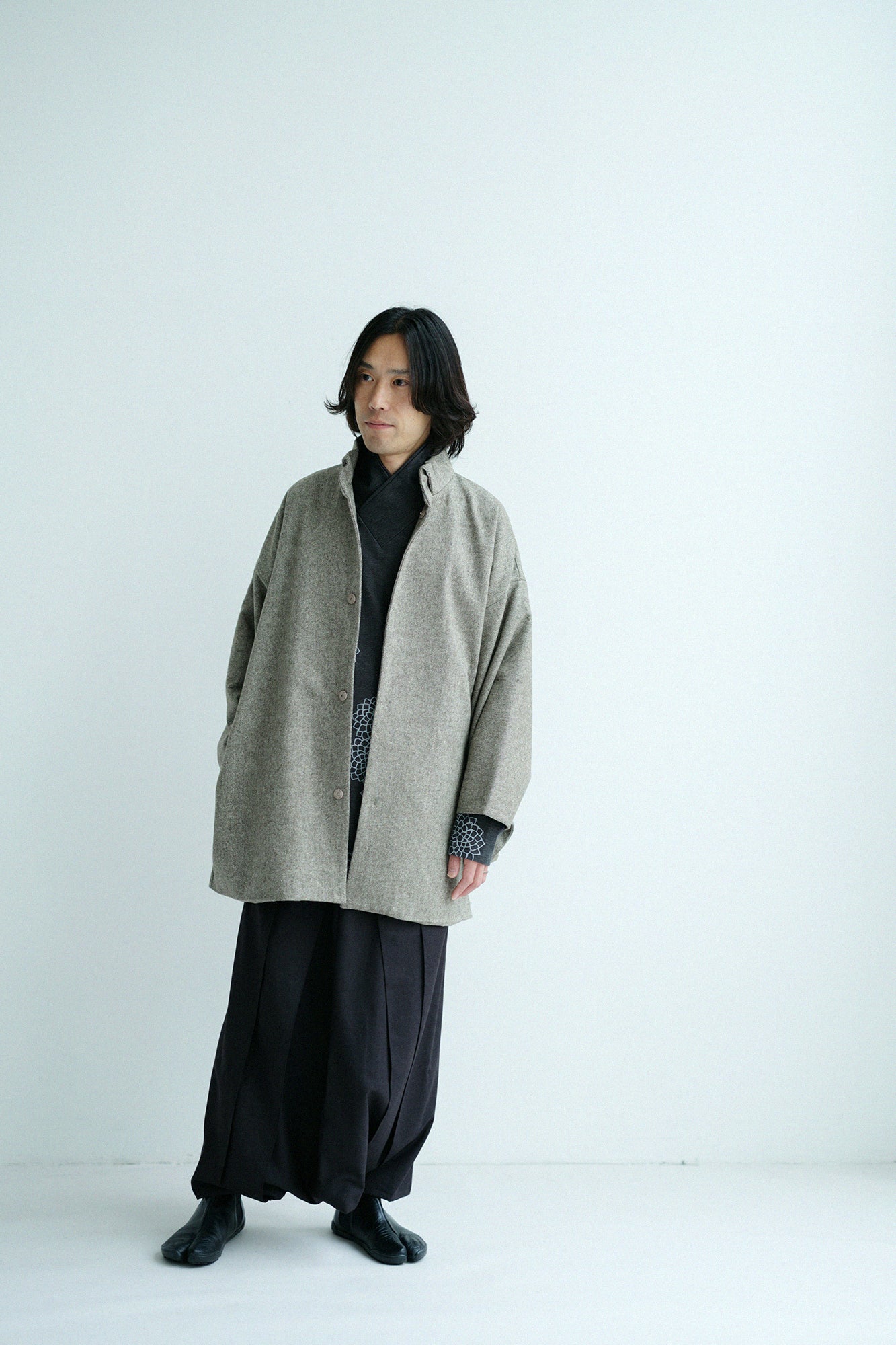 雙層 半衿秋聲 高領上衣／雲間菊 墨黒色