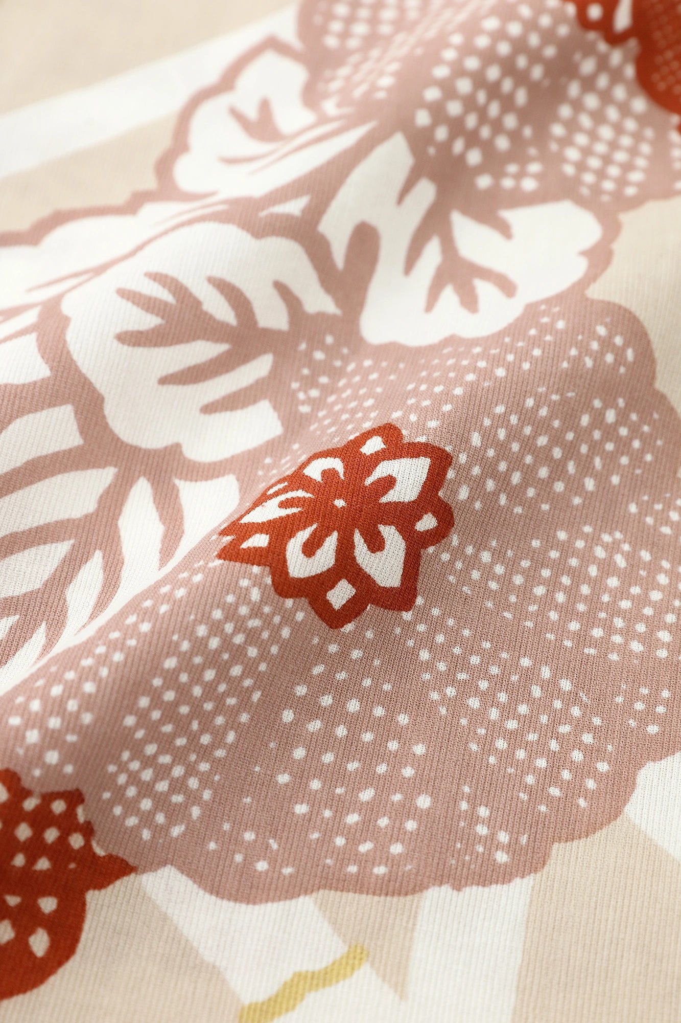 【Ships ard. 4/21】Chizimi Cotton 40/40 V-neck Shirt / Fenced Chrysanthemum-Recreation Beige