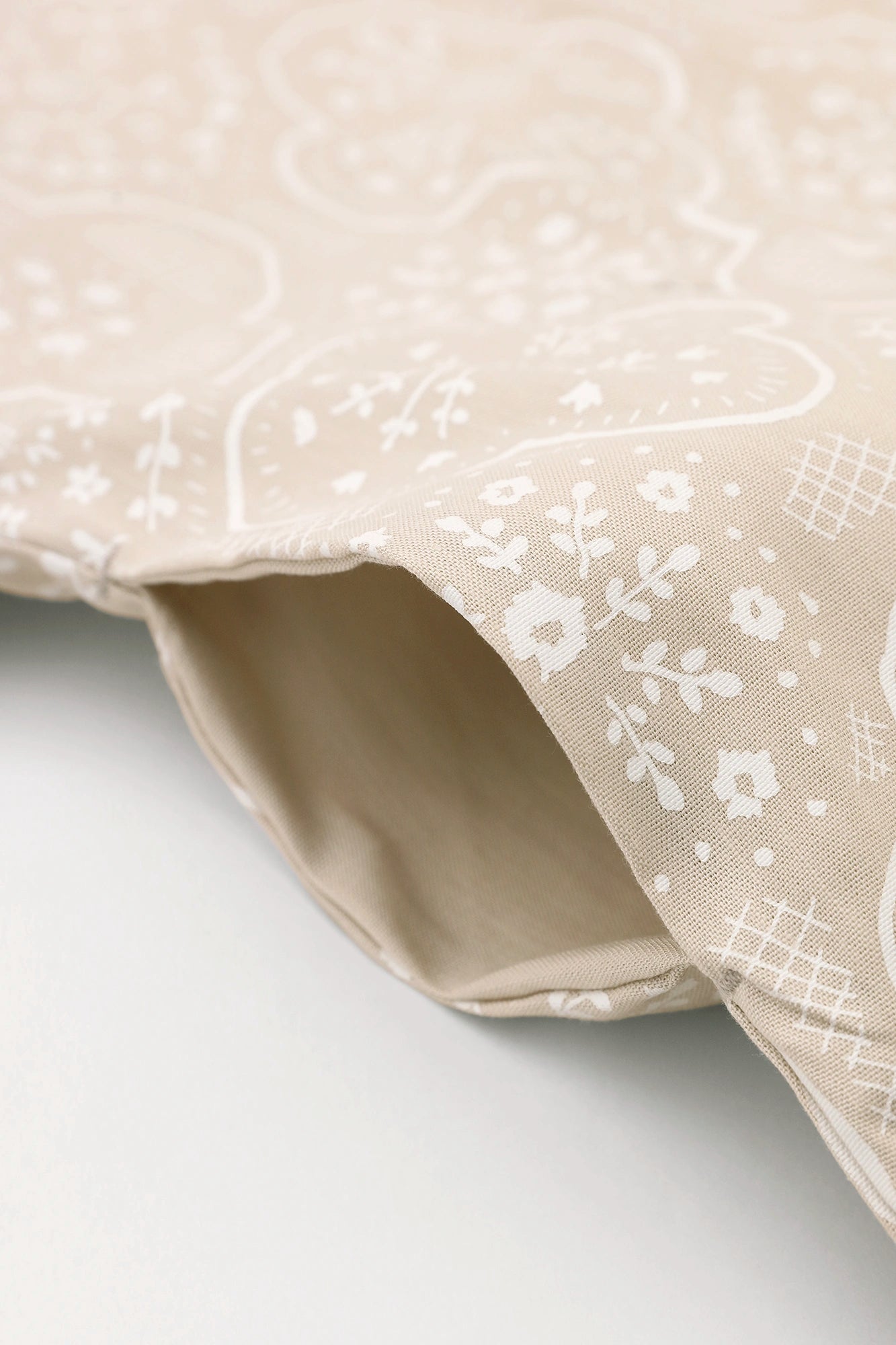 【Versand voraussichtlich ab dem 3. März】 Asa Rayon Nagitashikakui Kimono (Vierkant-Kimono) / Sukashi-Muster (Mon'yō) Kijiro (natürliches Weiß) 