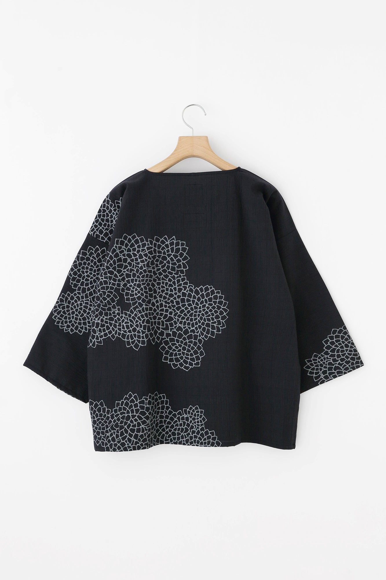 【Versand voraussichtlich ab 3. März】C/CM(R) Naginatashikakui Kimono (naginata shikakui) / Kumoma (kumoma) mit Chrysantheme und Yohaku (yohaku) Shinkonkoushi (shinkonkoushi) 
