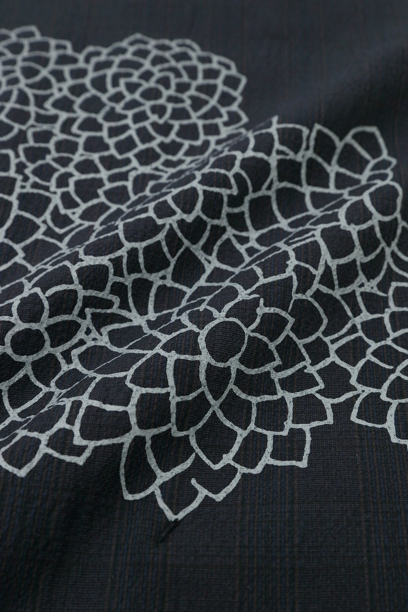 【Versand voraussichtlich ab 3. März】C/CM(R) Naginatashikakui Kimono (naginata shikakui) / Kumoma (kumoma) mit Chrysantheme und Yohaku (yohaku) Shinkonkoushi (shinkonkoushi) 