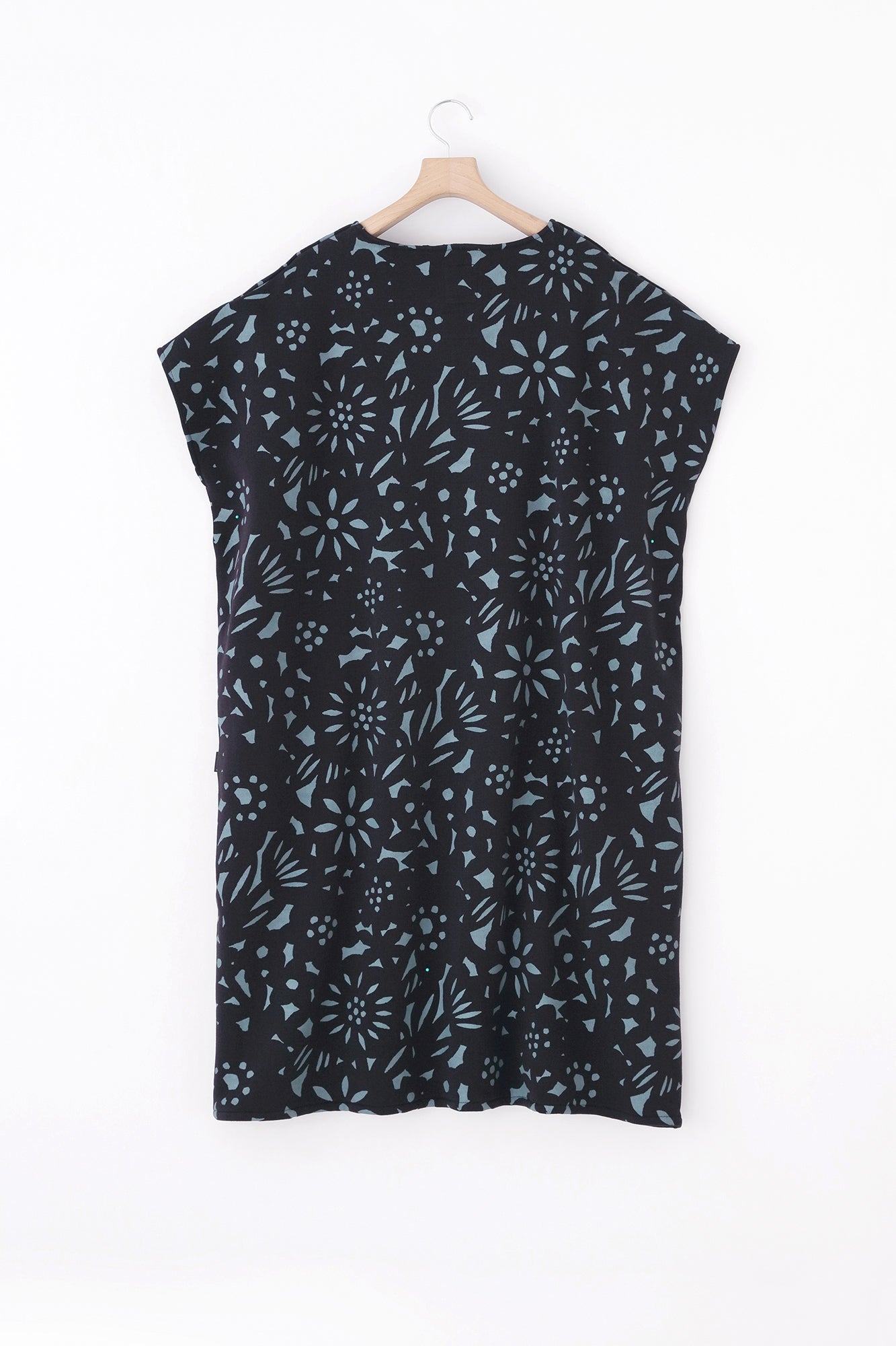 Fleece Lining Knit Rectangular Dress Shoulder Line / Paper Cutout Dark Blue