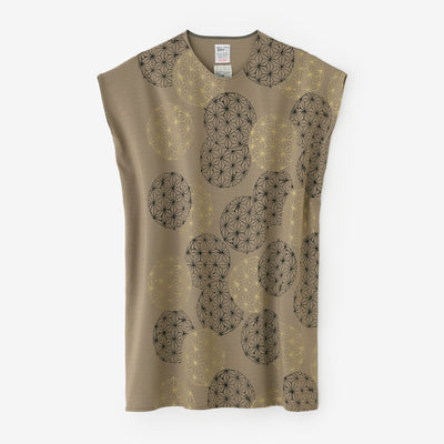 両面編 長方形衣（ちょうほうけい） 肩線（かたせん）／麻てまりと余白（よはく） 松染色（まつそめいろ）