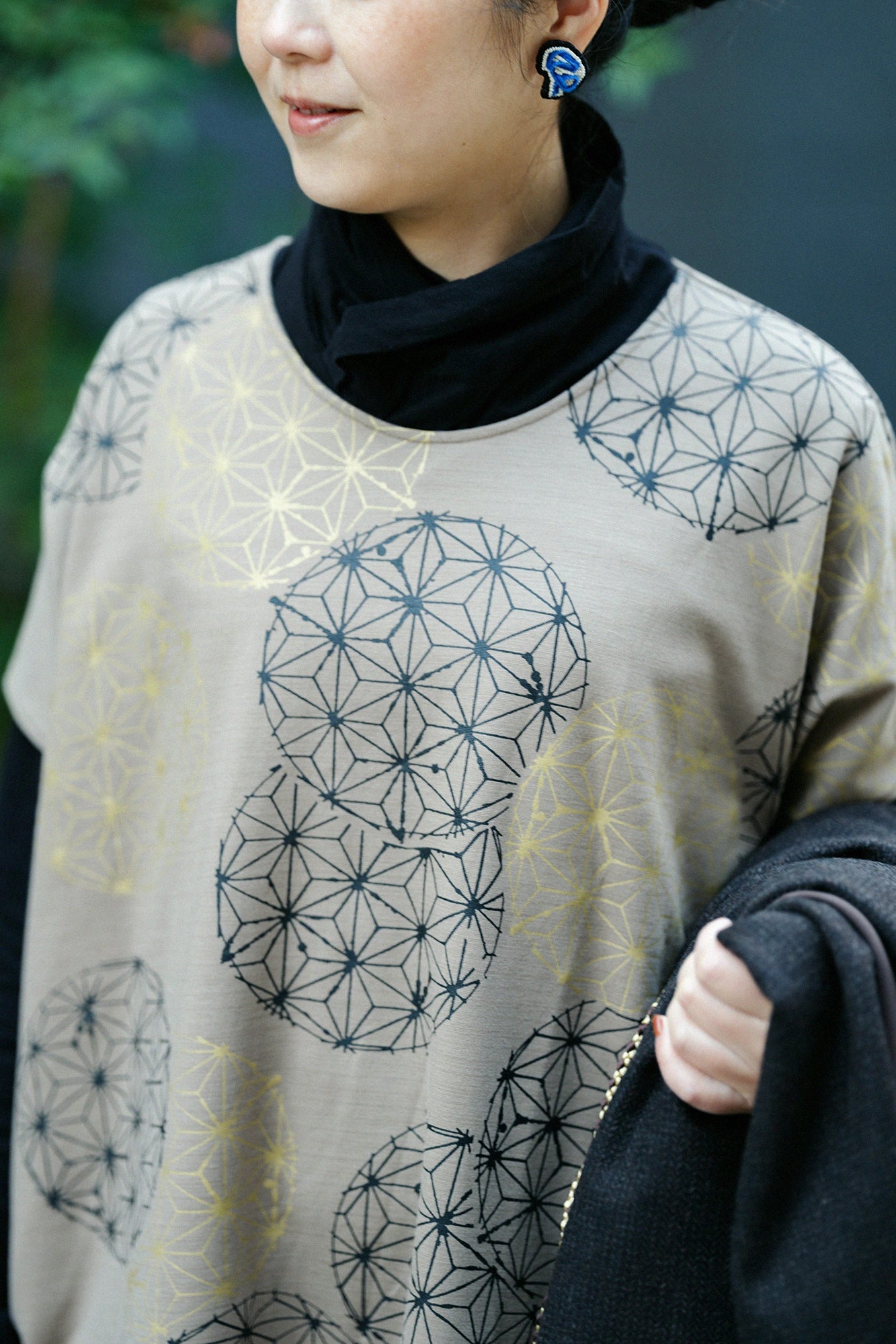 Interlock Knitting Rectangular Dress Shoulder Line／Hemp-leaf Pattern and Blank Beige