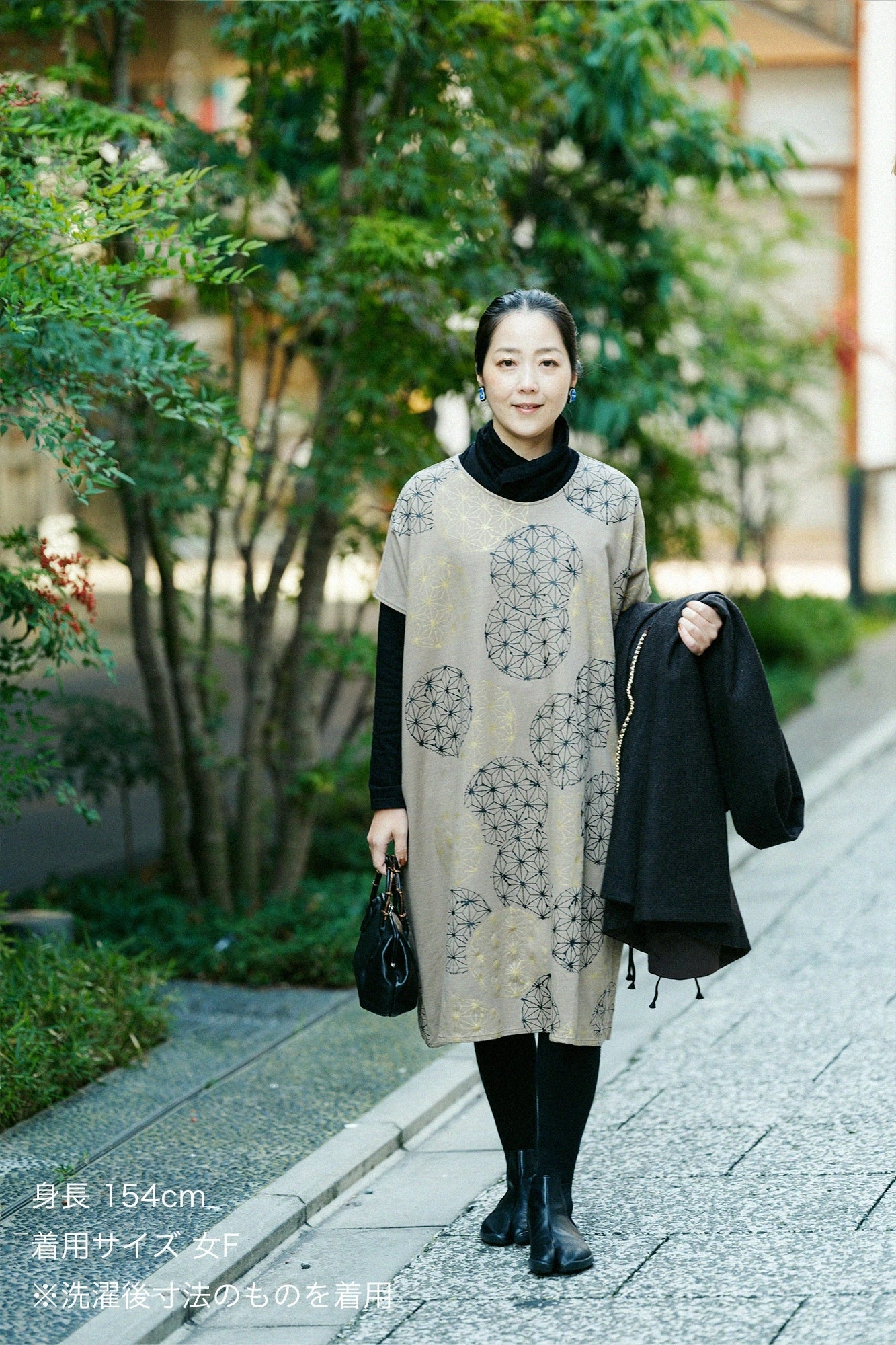 Interlock Knitting Rectangular Dress Shoulder Line／Hemp-leaf Pattern and Blank Beige