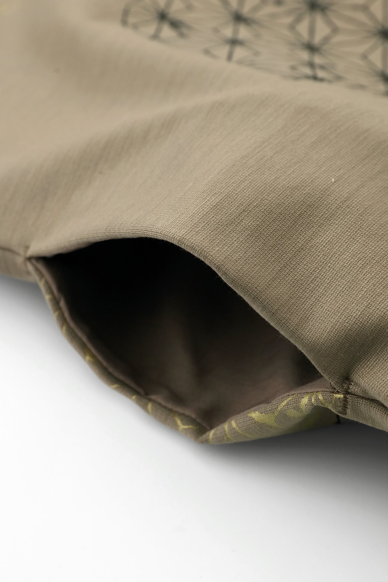 Interlock Knitting Rectangular Dress Shoulder Line／Hemp-leaf Pattern and Blank Beige