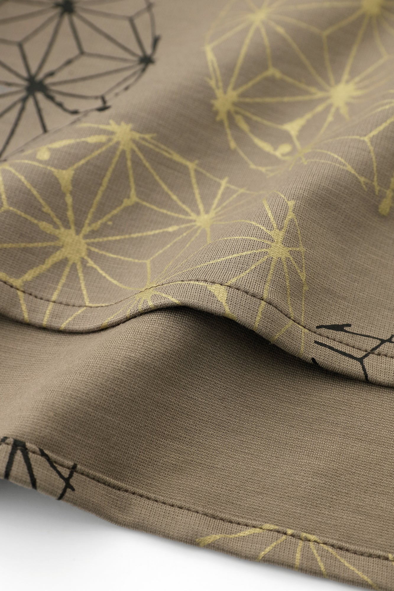 Interlock Knitting Rectangular Dress Shoulder Line／Hemp-leaf Pattern and Blank Beige