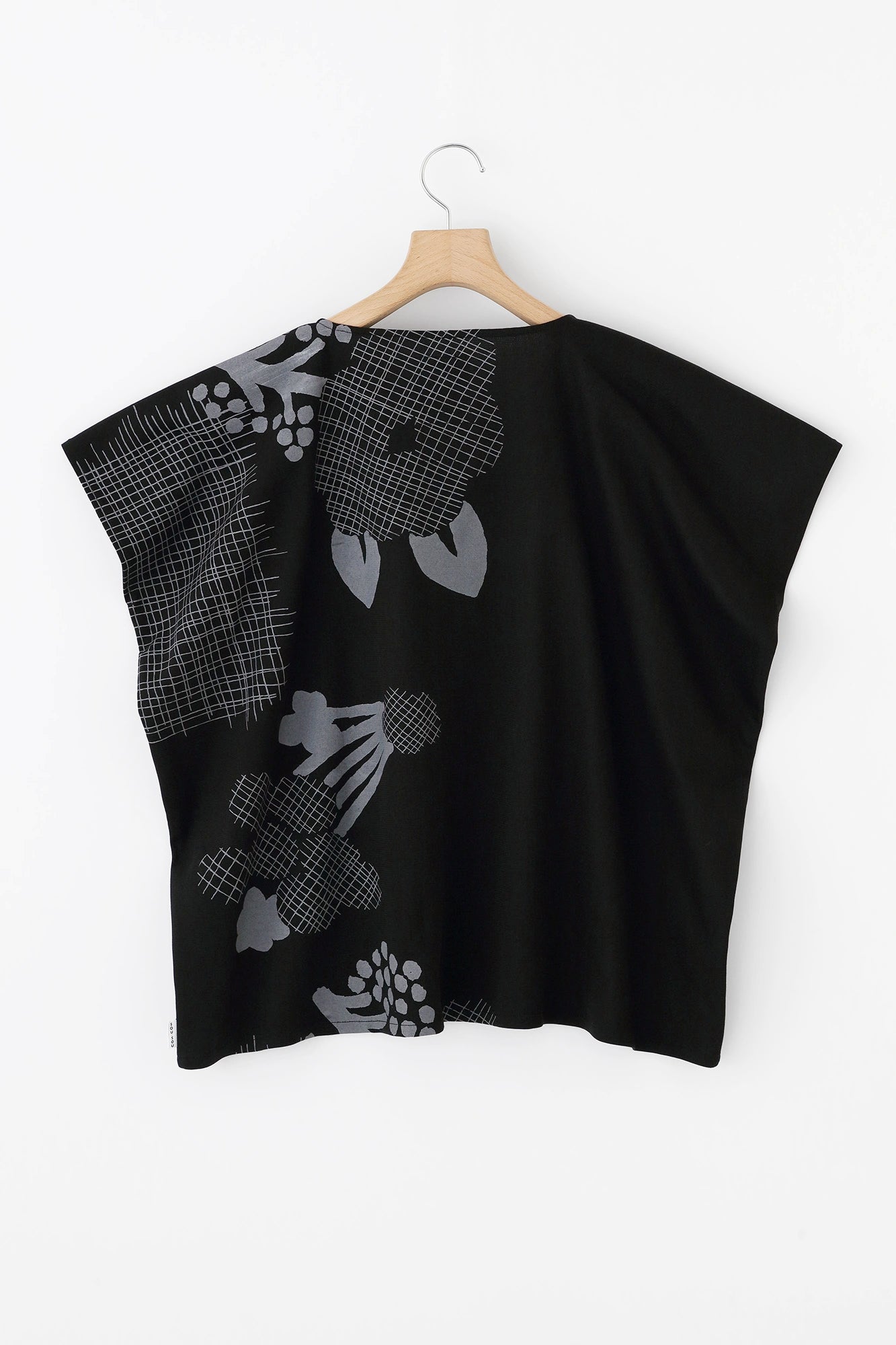 【Scheduled to ship around Mar 3】Knit Square Top／Random Thoughts and Blank  Black