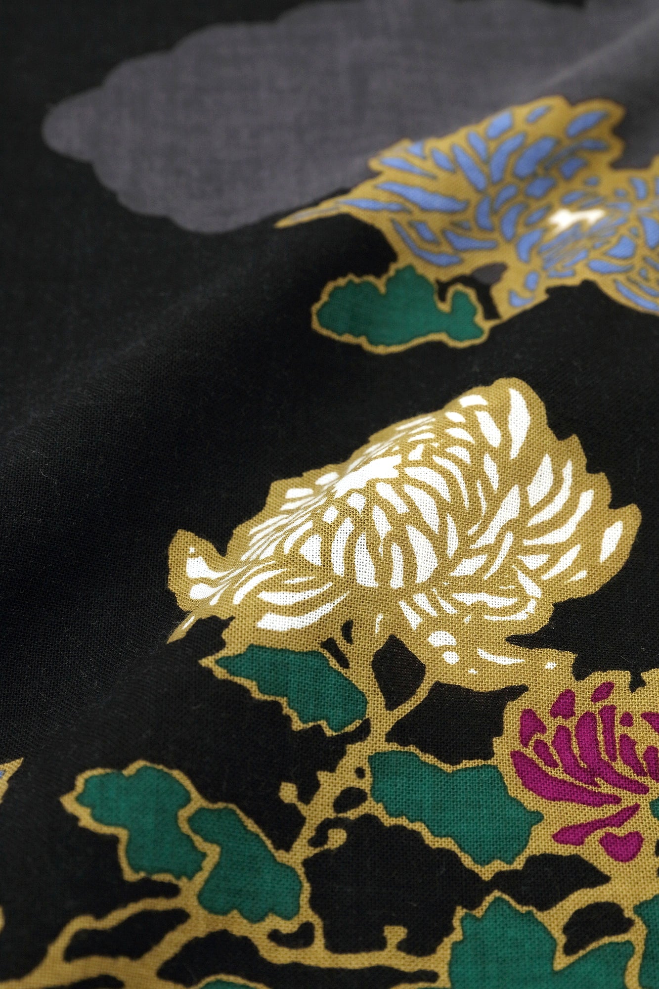 【Versand voraussichtlich ab dem 3. März】Iseki Ori Bun (Bun) großer Furoshiki (Ōkatabira)/Kumodori mit Chrysantheme 