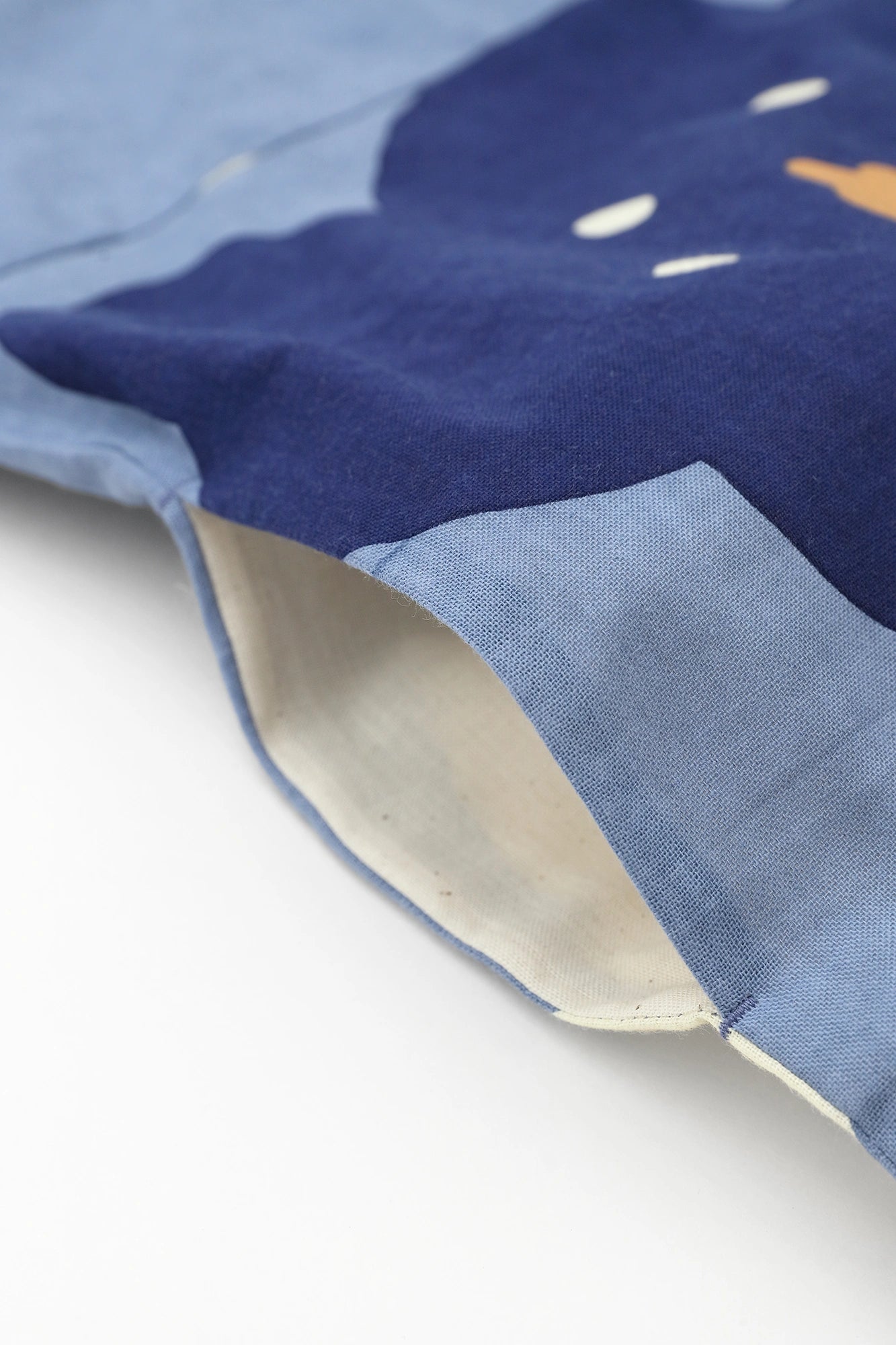 【Versand voraussichtlich ab 3. März】Iseki-Orimoto Bun (Muster) Große Furoshiki (Ōkatabira)/Hohoemi 