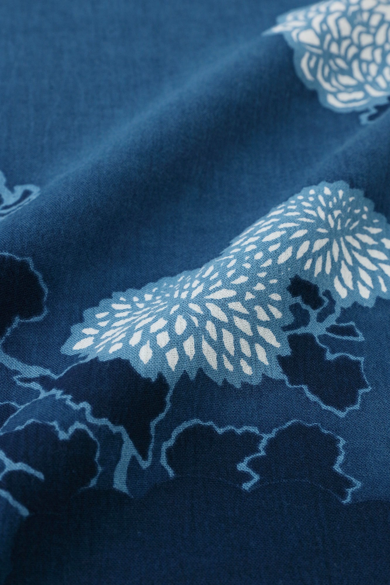 【Ships ard. 6/23】Chizimi Cotton 20/20 Ainasen Rectangular Dress / Kumodori in Chrysanthemum