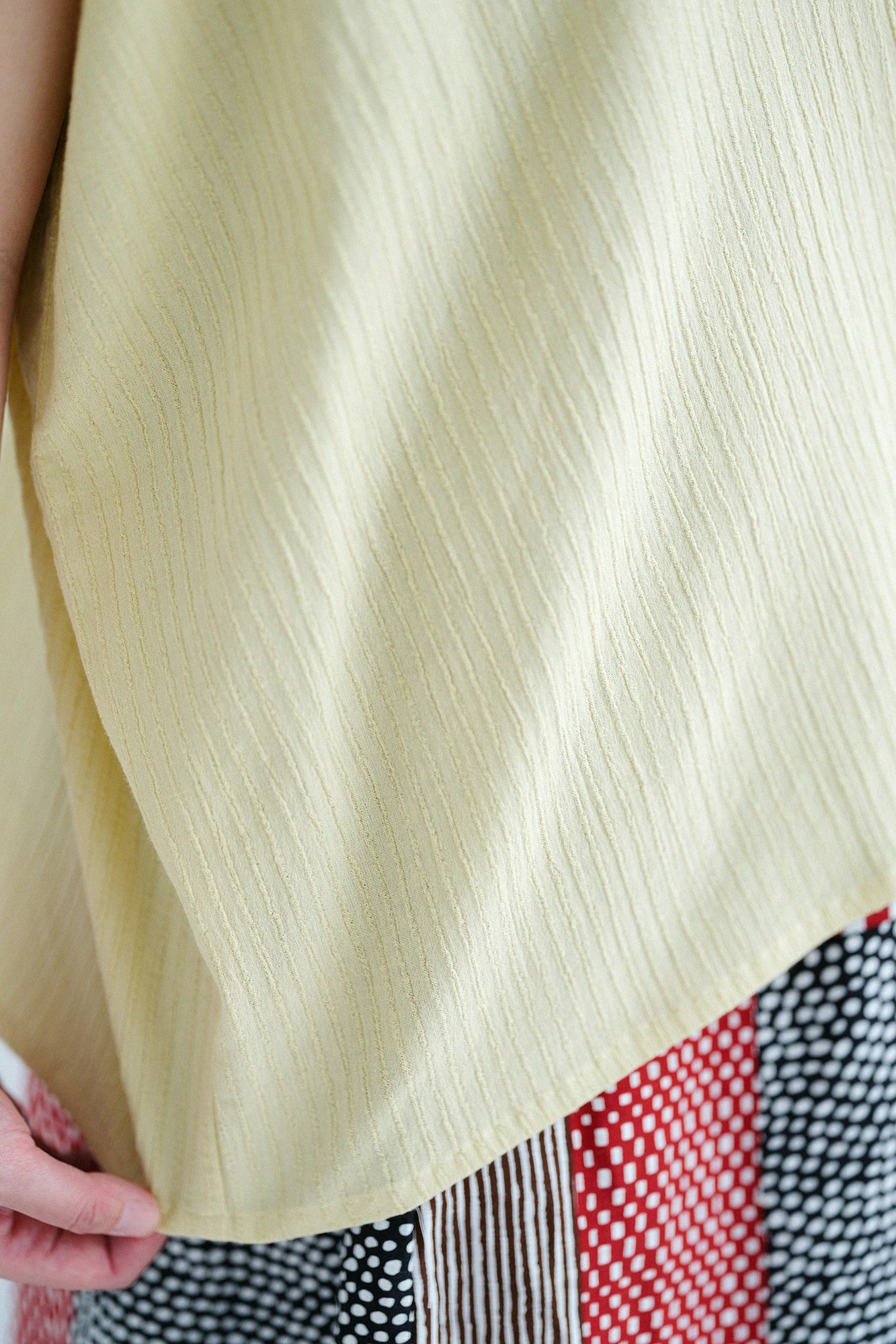 Kojima Shuku 40/20 plumes d’oie blanches « akiha » motif quadrangulaire / jaune pâle « tankō » 