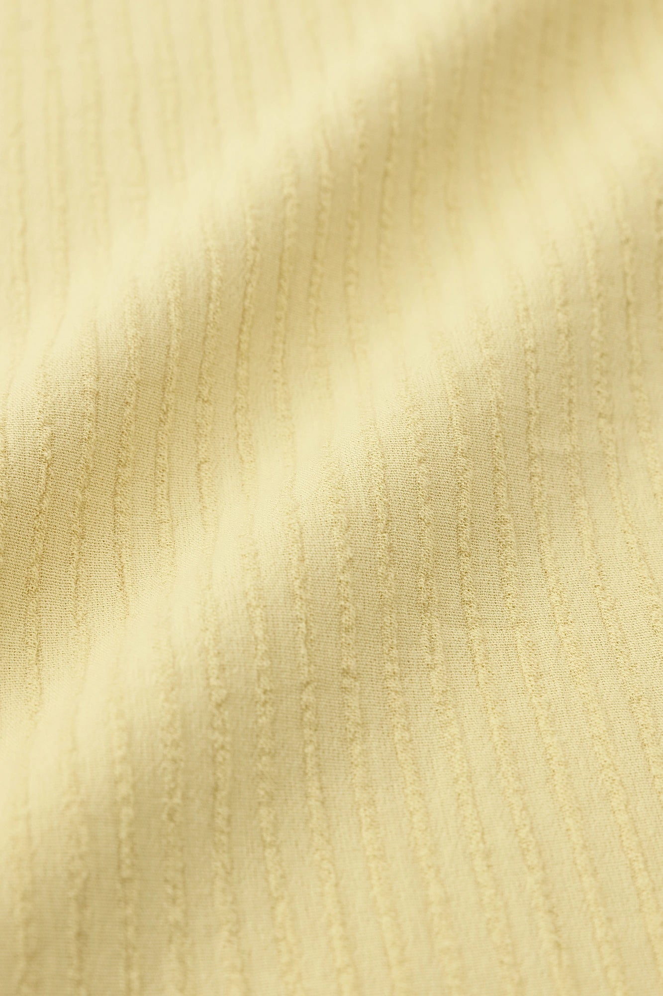 Kojima Shuku 40/20 plumes d’oie blanches « akiha » motif quadrangulaire / jaune pâle « tankō » 