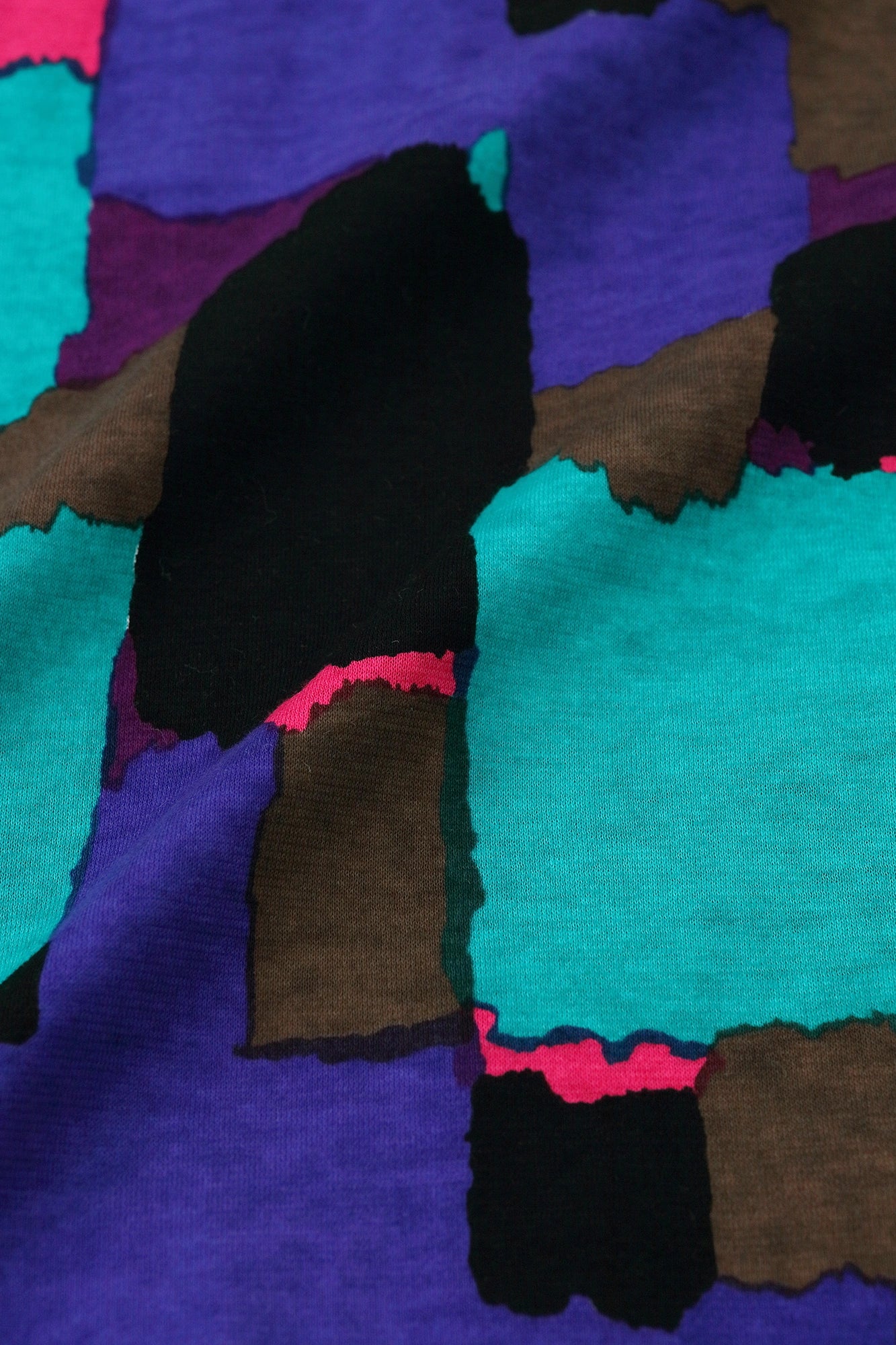 【Ships Ard 9/22】V-neck Shirt Long Sleeve／Color Impact