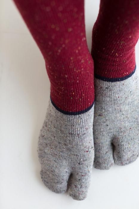 Bi-color Wool Tabi Socks (Under Knee)／Dark Red【Women Size Only】