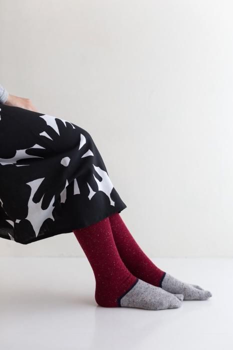 Bi-color Wool Tabi Socks (Under Knee)／Dark Red【Women Size Only】