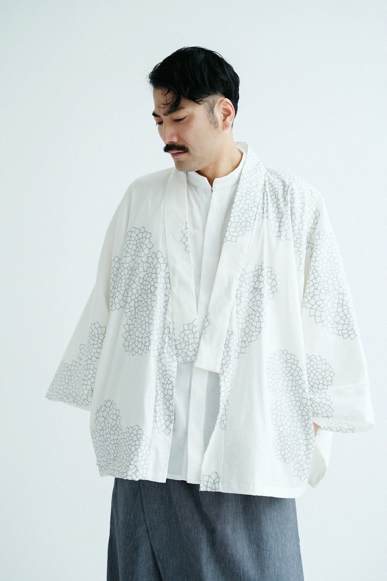 Shin Cotton-linen Blend Square Sleeve Cardigan／Chrysanthemum in Clouds   White