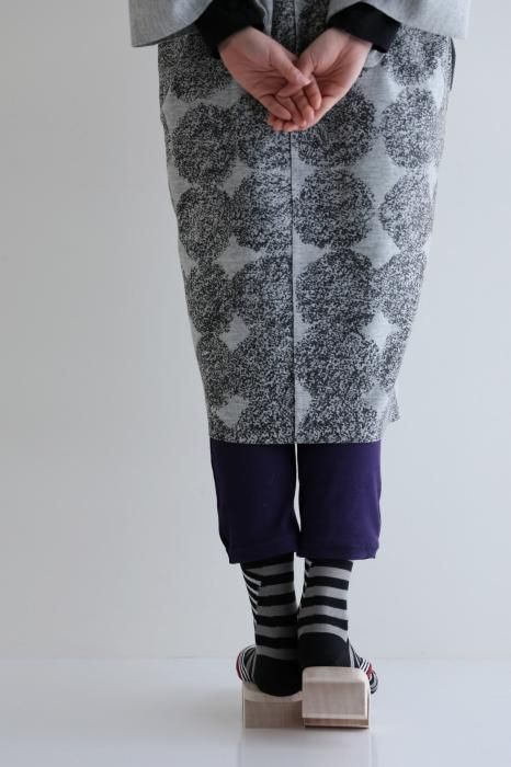 在塔布袜（正常长度） /岛湿羽毛颜色（螺母字母颜色）x浅墨色（男性和女人的略带））