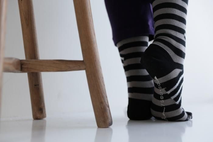 在塔布袜（正常长度） /岛湿羽毛颜色（螺母字母颜色）x浅墨色（男性和女人的略带））