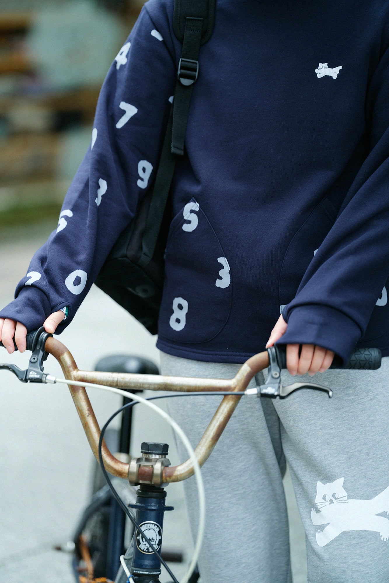 內抓毛 船領運動衫／深藍色×SO-SU-U十數