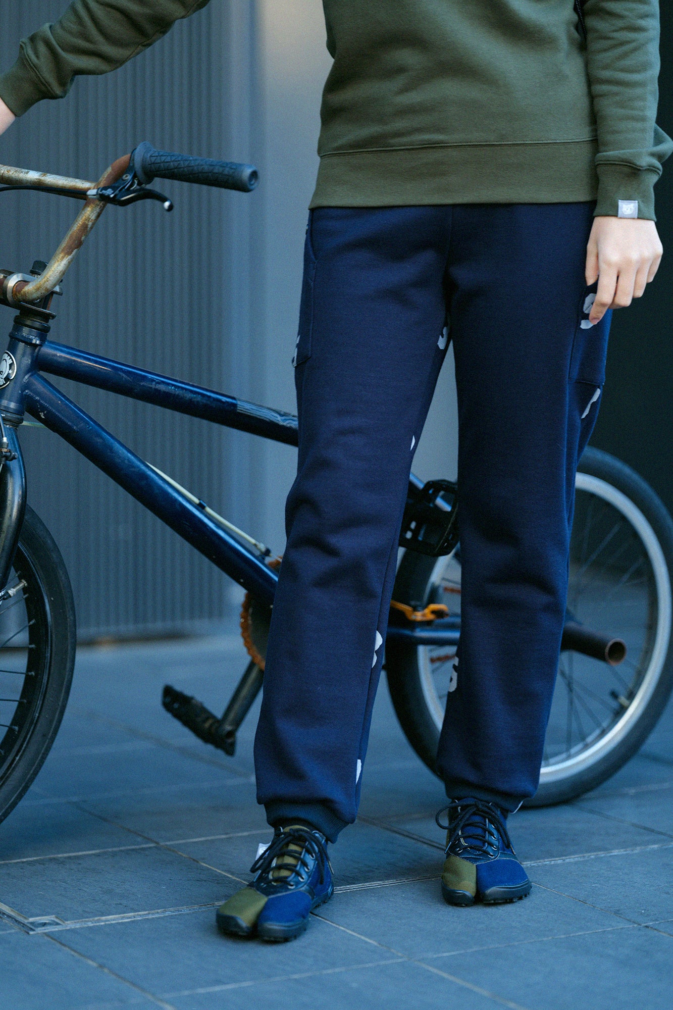 內抓毛BIKE長褲／深藍色×SO-SU-U十數