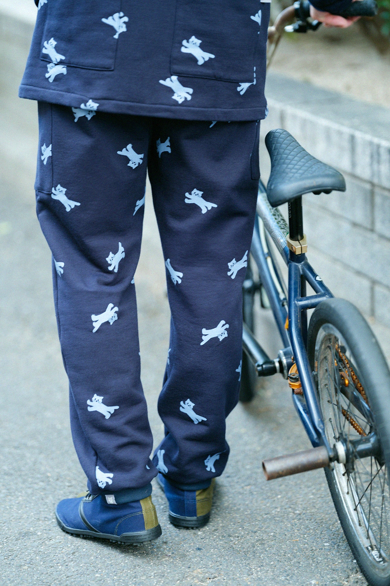 內抓毛BIKE長褲／深藍色×貓賽跑