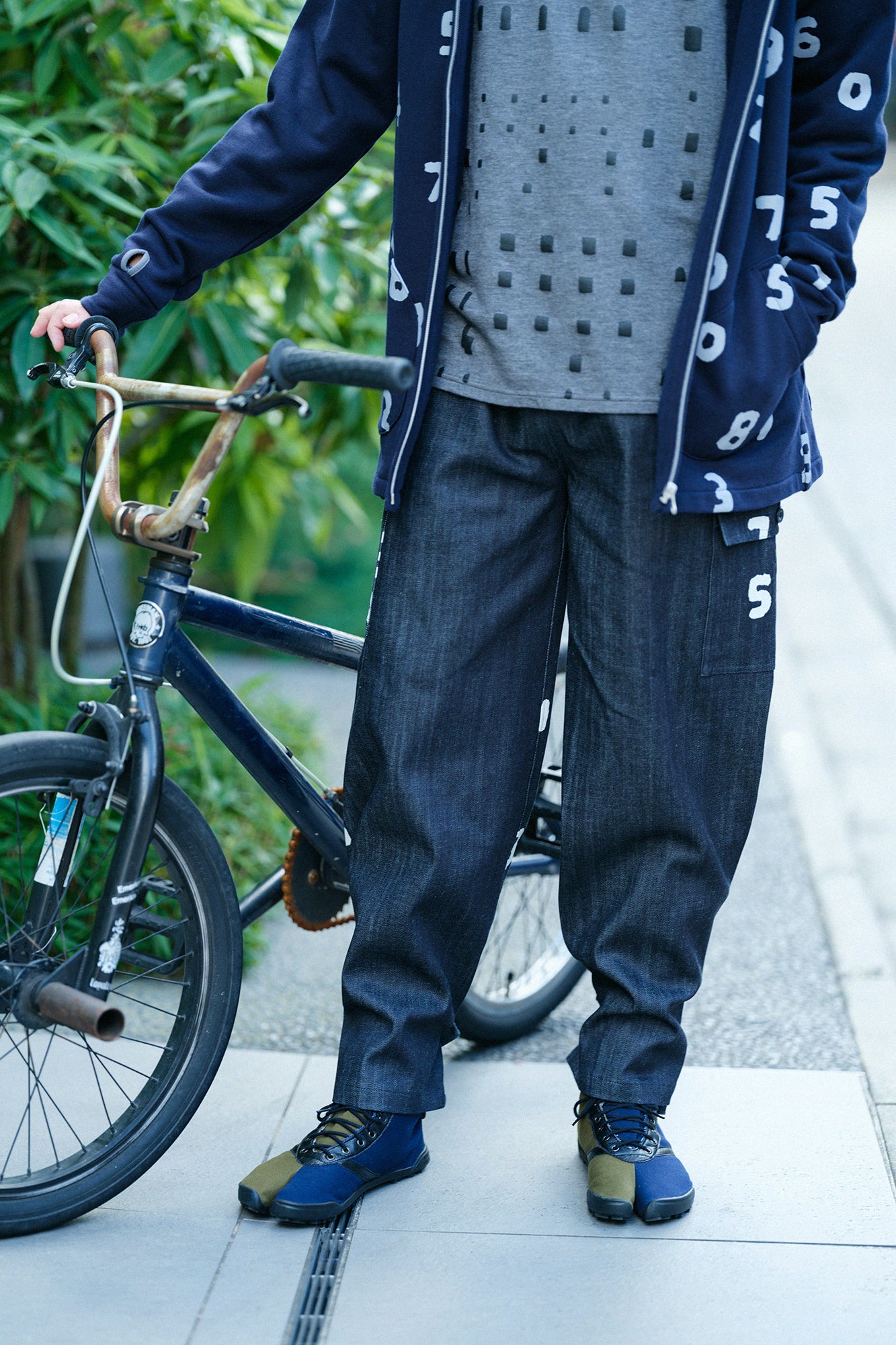 彈性牛仔布 工裝褲／靛藍染×SO-SU-U十數