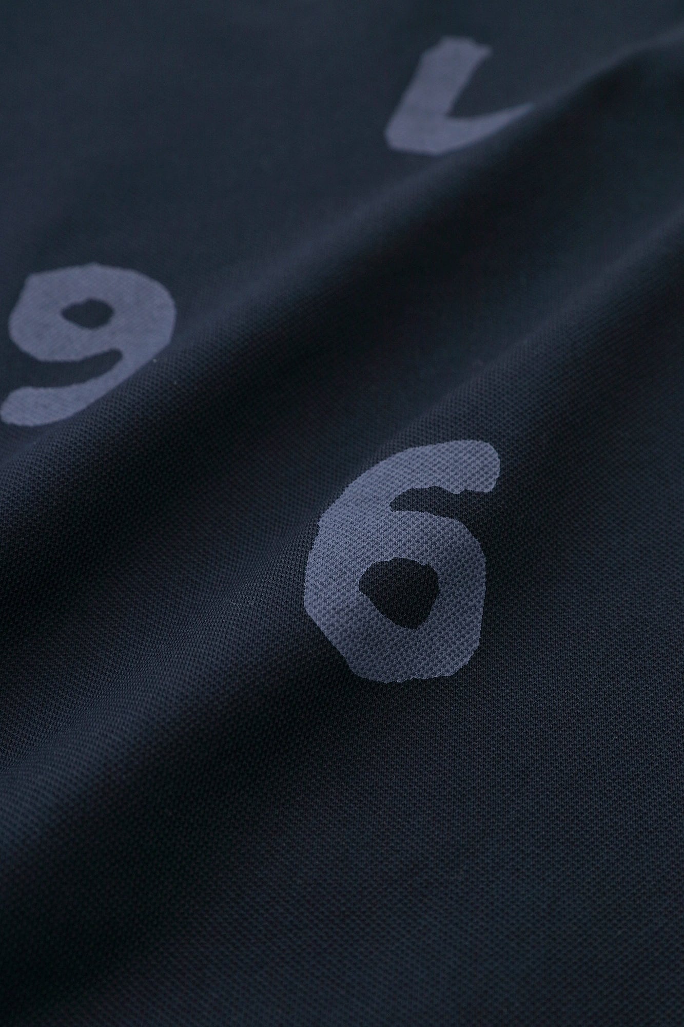 [Expédition prévue vers le 28 avril] T-shirt découpé en tricot C/CM(R) Kanoko/SO-SU-U Haut et bas et marges Marine