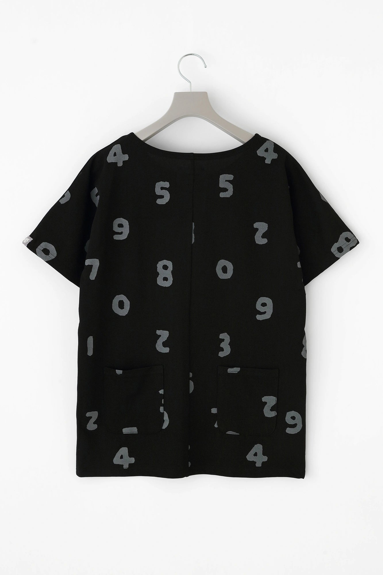 [Versand voraussichtlich um den 28. April] C/CM(R) Kanoko gestricktes gestanztes T-Shirt/SO-SU-U Oben und unten sowie Ränder schwarz