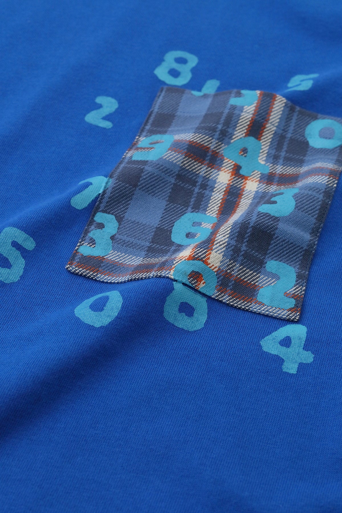 【กำหนดจัดส่งประมาณวันที่ 29 กันยายน】เสื้อยืดแขนยาวแบบมีกระเป๋า [5.6] / Royal Blue × SO-SU-U Kon 