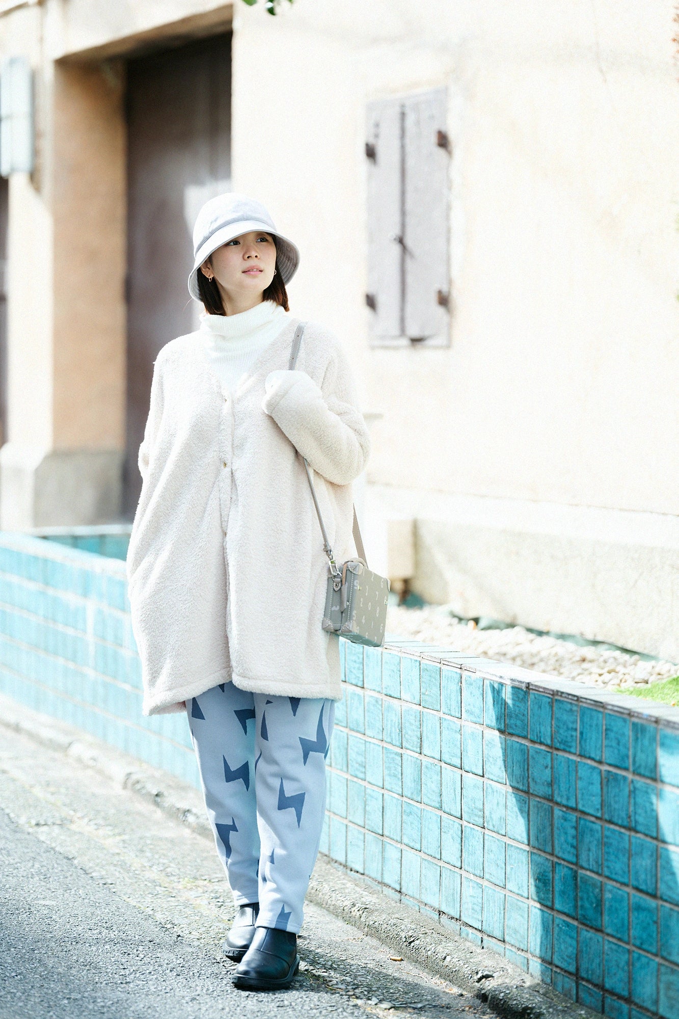 보아 V넥 빛튜닉코트/아이보리색