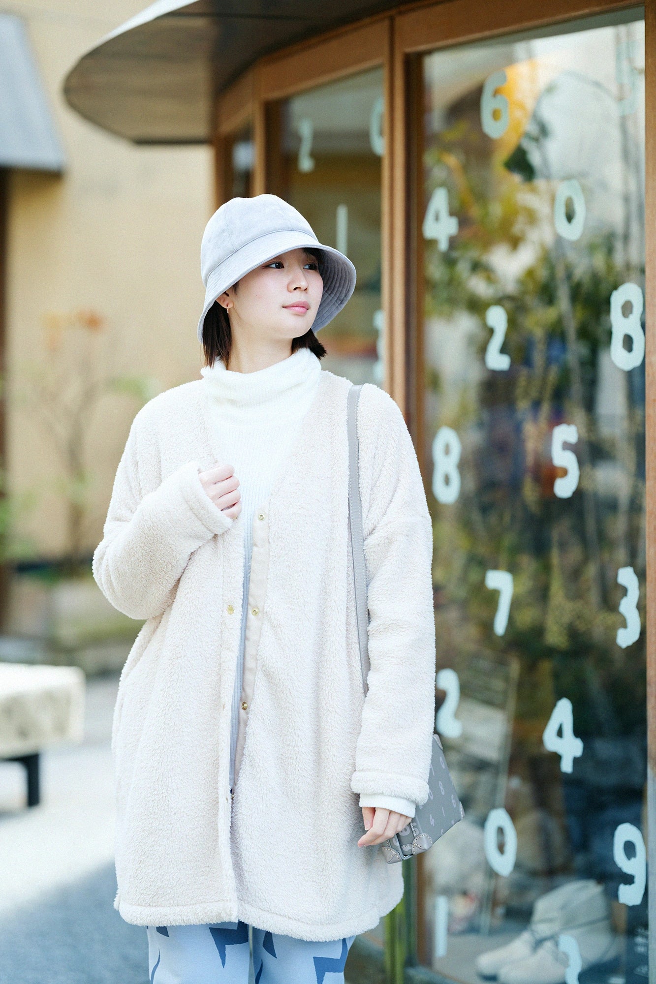 보아 V넥 빛튜닉코트/아이보리색